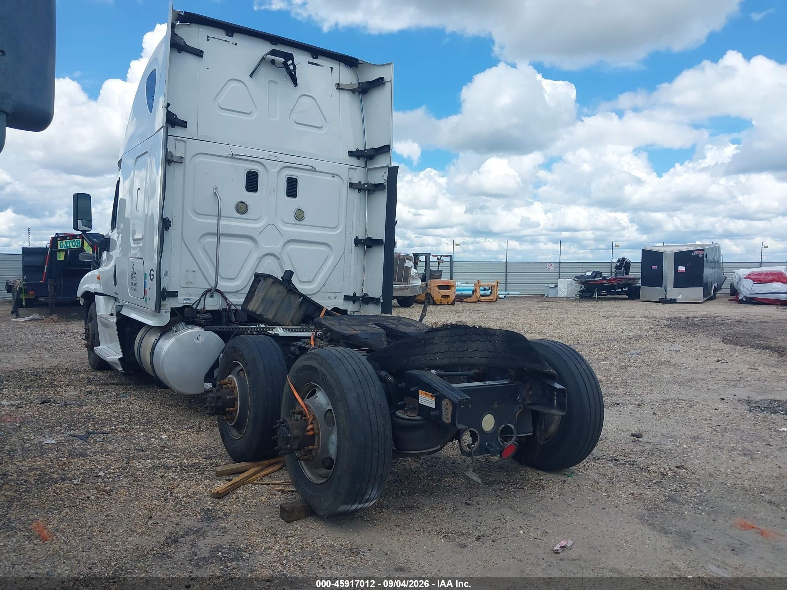 2015 Freightliner Cascadia 125 VIN 3AKJGLD5XFSGD4975 IAAI salvage auction — Repossession, Clear (Georgia), sold $9,000 on 2026-09-18 (photo 3)