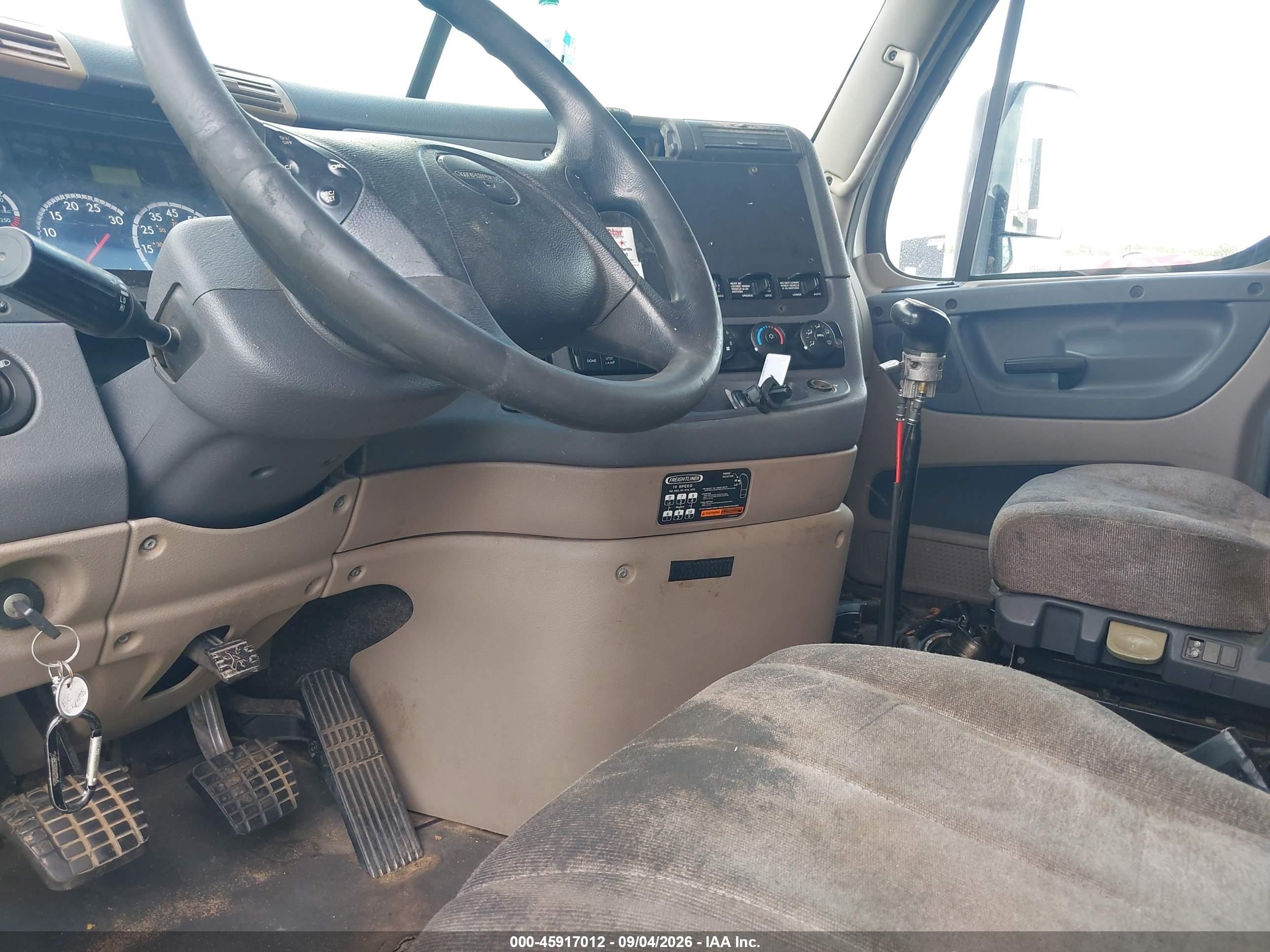 2015 Freightliner Cascadia 125 VIN 3AKJGLD5XFSGD4975 IAAI salvage auction — Repossession, Clear (Georgia), sold $9,000 on 2026-09-18 (photo 7)