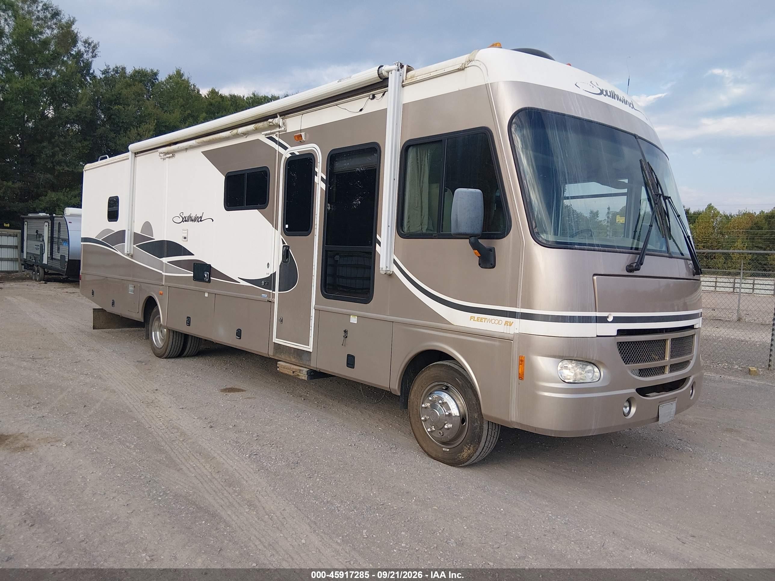 2004 Workhorse Custom Chassis Motorhome Chassis VIN 5B4MP67G843382386 IAAI salvage auction — Water/Flood, Salvage (Tennessee), sold $4,700 on 2026-10-07 (photo 1)