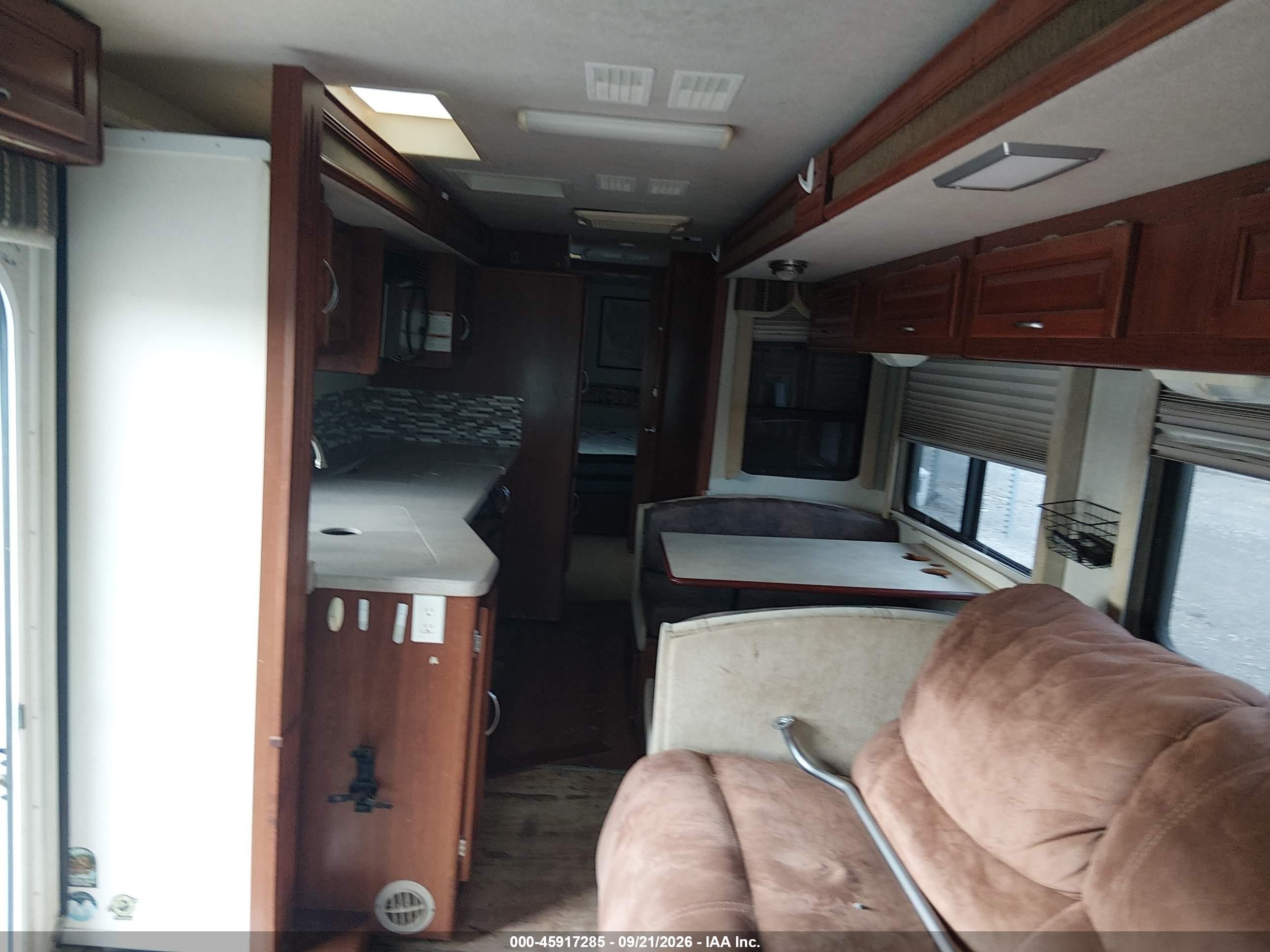 2004 Workhorse Custom Chassis Motorhome Chassis VIN 5B4MP67G843382386 IAAI salvage auction — Water/Flood, Salvage (Tennessee), sold $4,700 on 2026-10-07 (photo 8)