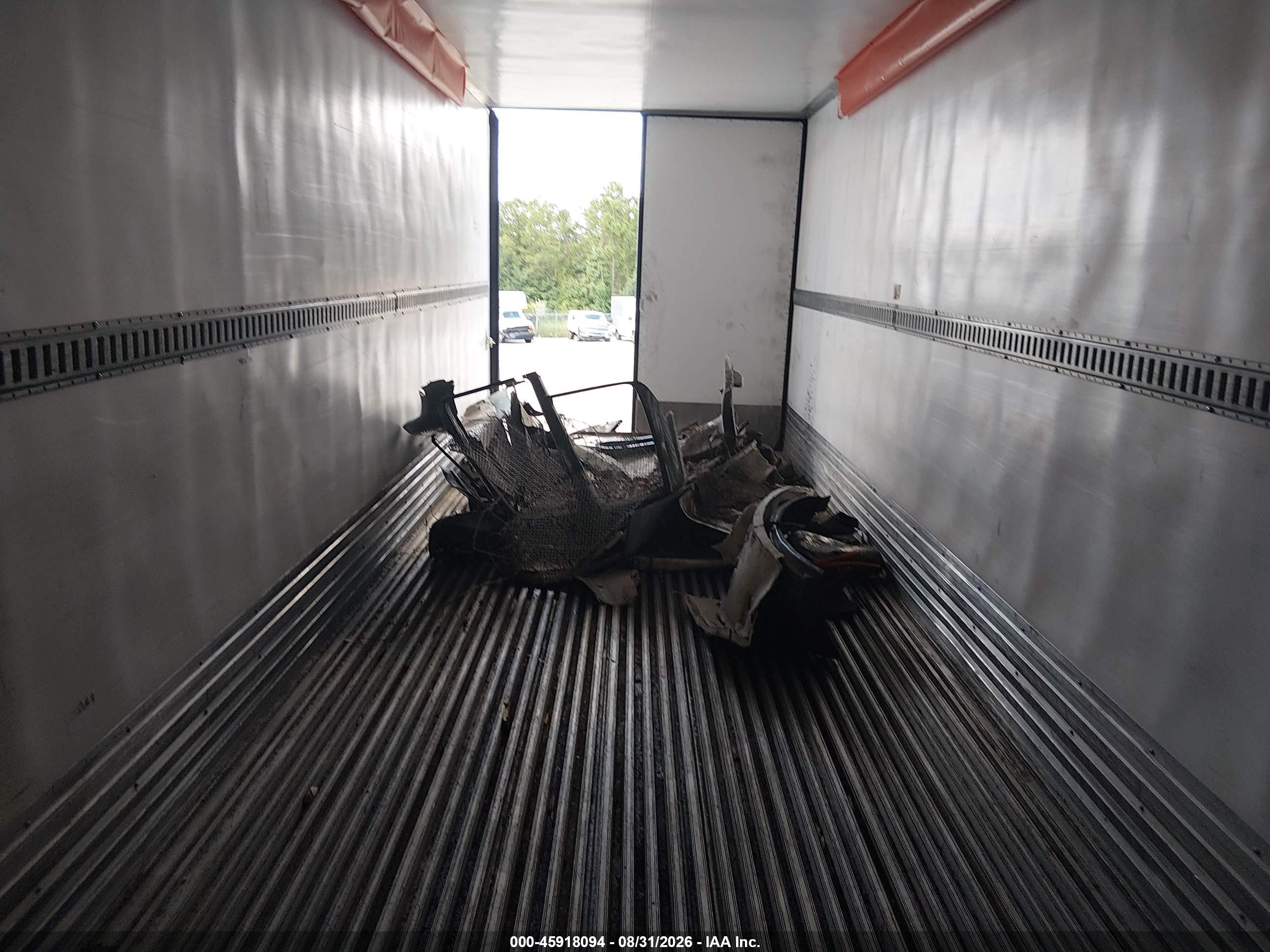 2025 Utility Trailer Mfg Unknown VIN 1UYVS2530S6361809 IAAI salvage auction — Rollover, Rebuildable (Florida), sold $38,450 on 2026-09-23 (photo 8)