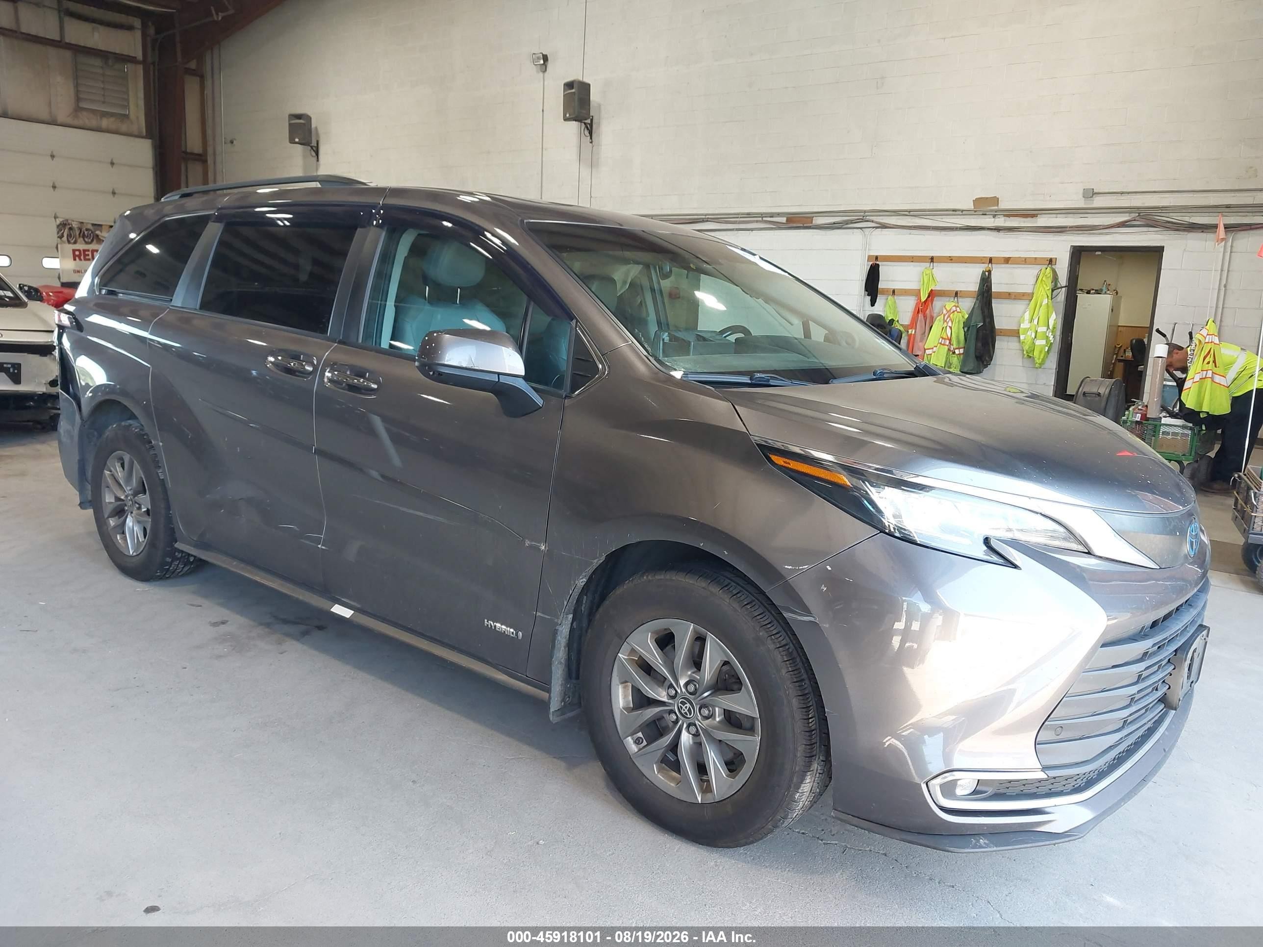 2021 Toyota Sienna VIN 5TDJSKFCXMS019847 — IAAI salvage auction photo