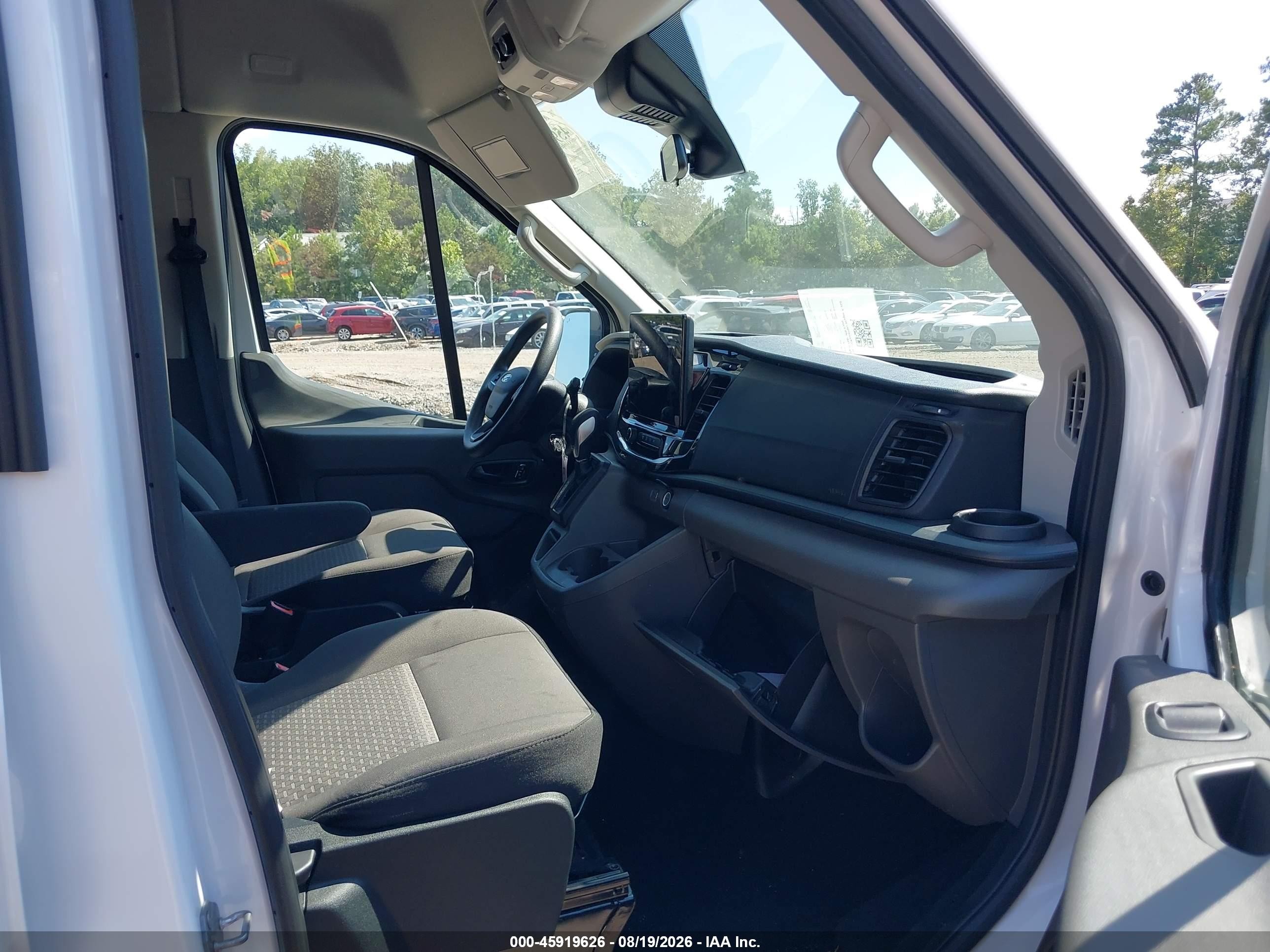 2025 Ford Transit-350 VIN 1FBAX2C82SKA89174 IAAI salvage auction — Side, Enterprise Vehicles Clear Only (Virginia), sold $36,000 on 2026-08-22 (photo 5)