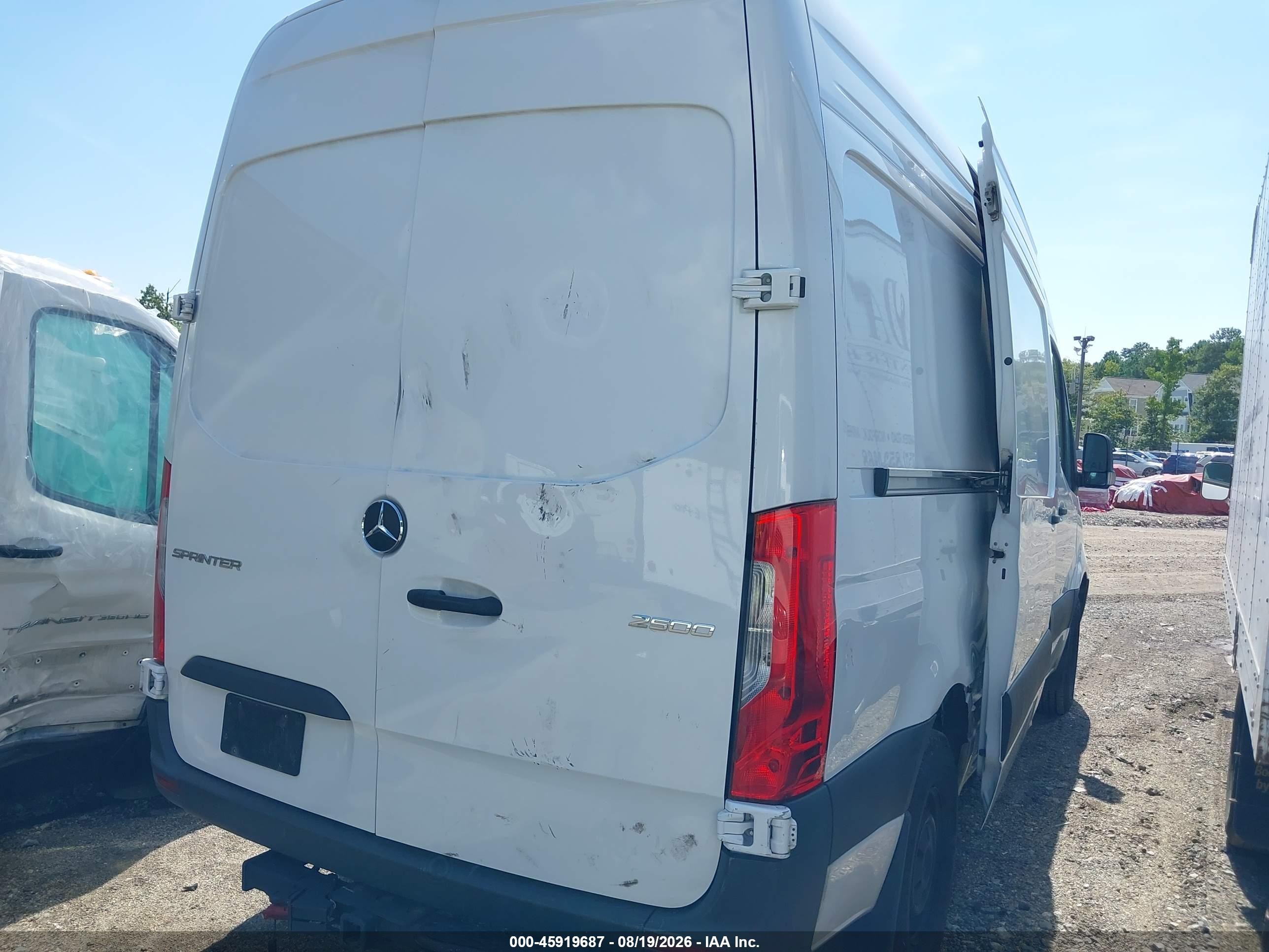 2025 Mercedes-benz Sprinter VIN W1Y4KBHY0ST202383 IAAI salvage auction — Side, Enterprise Vehicles Clear Only (Colorado), sold $18,500 on 2026-08-22 (photo 4)