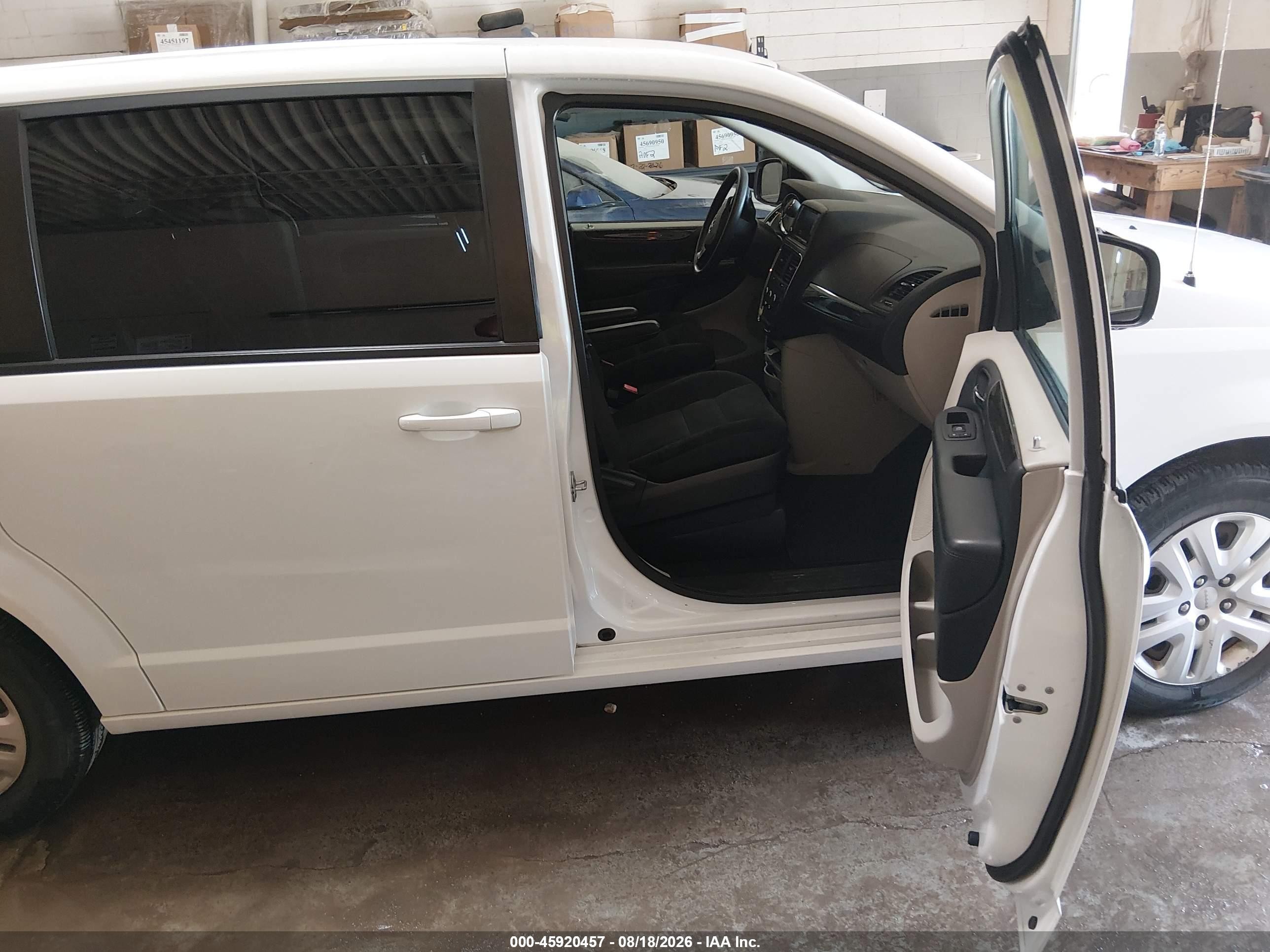 2018 Dodge Grand Caravan VIN 2C4RDGBG1JR296684 IAAI salvage auction — Normal Wear, SF97 (Oklahoma), sold $8,850 on 2026-09-16 (photo 5)