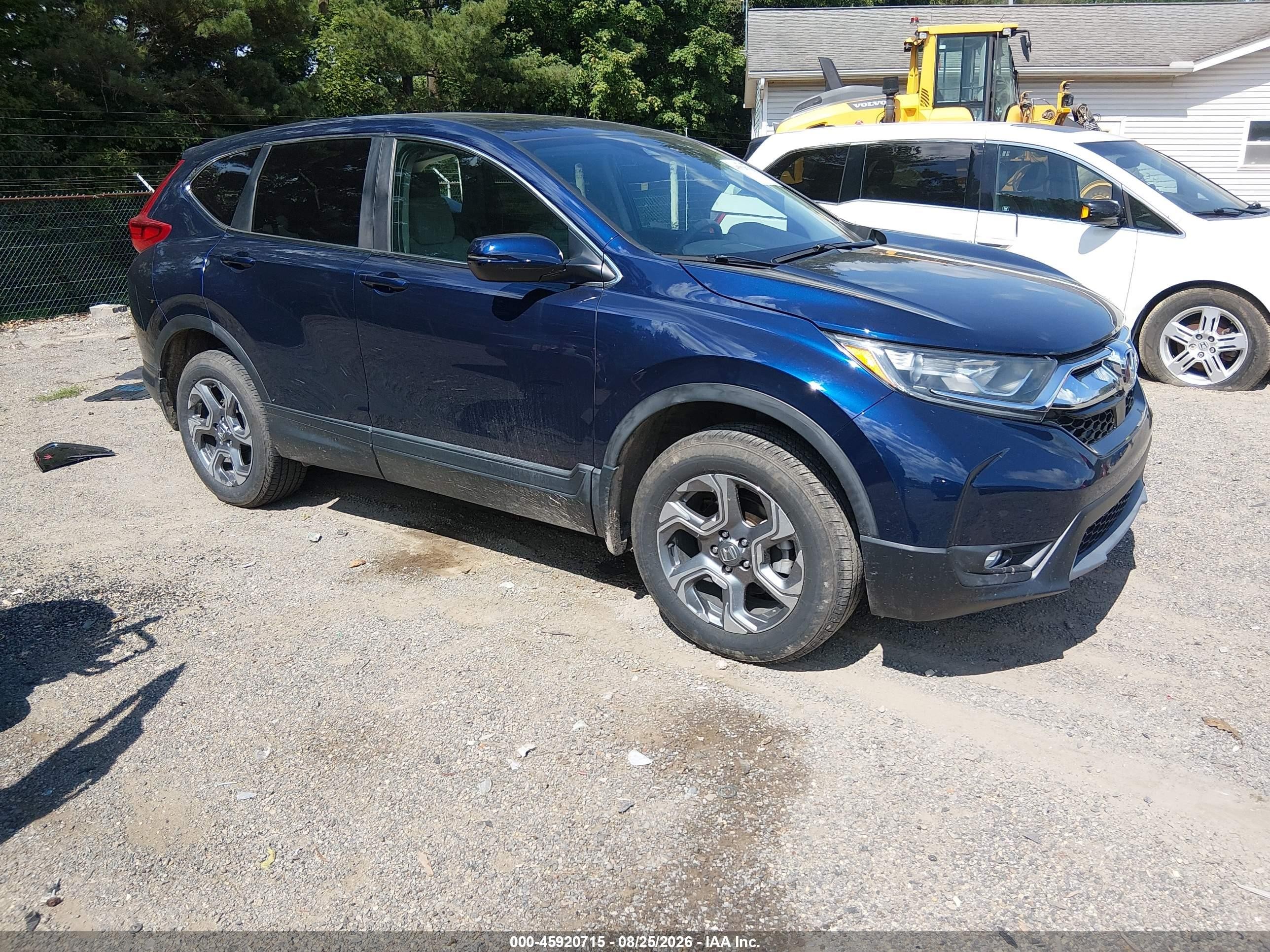 2018 Honda CR-V VIN 2HKRW2H58JH681983 — IAAI salvage auction photo