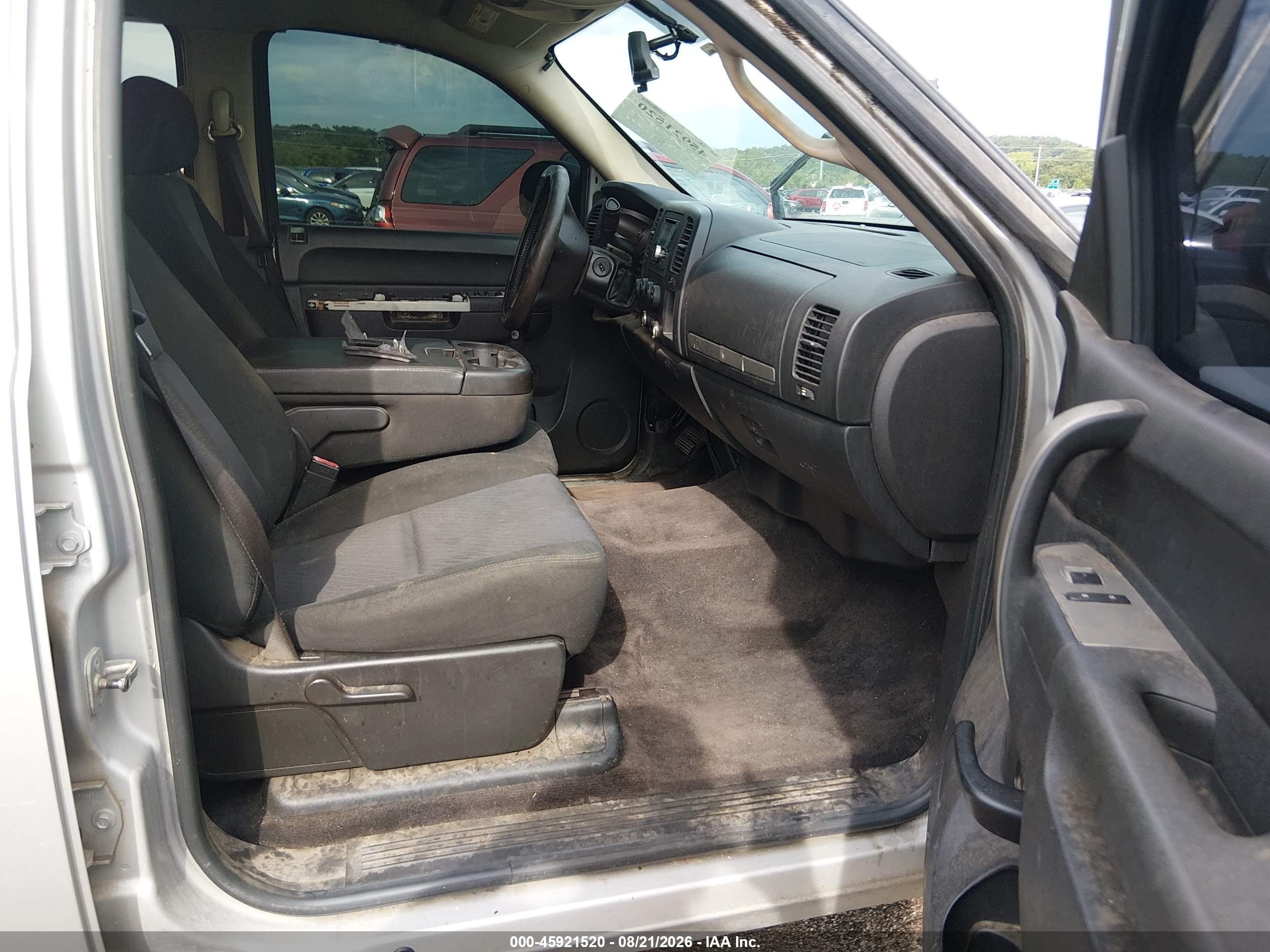 2010 GMC Sierra 1500 VIN 3GTRKVE38AG271032 IAAI salvage auction — Unknown, Clear (Oklahoma), sold $1,200 on 2026-10-07 (photo 5)