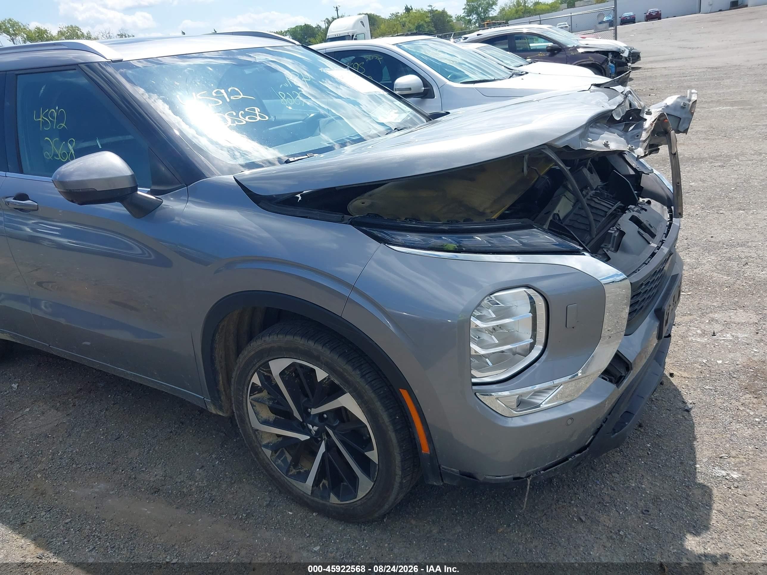 2022 Mitsubishi Outlander VIN JA4J4VA81NZ007546 — IAAI salvage auction photo