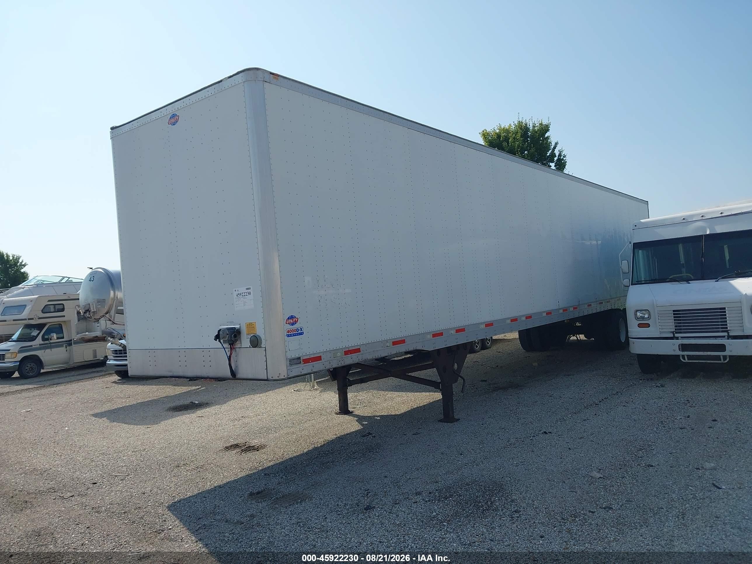 2012 Utility Trailer Mfg Unknown VIN 1UYVS2538CP244703 IAAI salvage auction — Frame Damage, Salvage (Illinois), sold $2,150 on 2026-09-30 (photo 2)