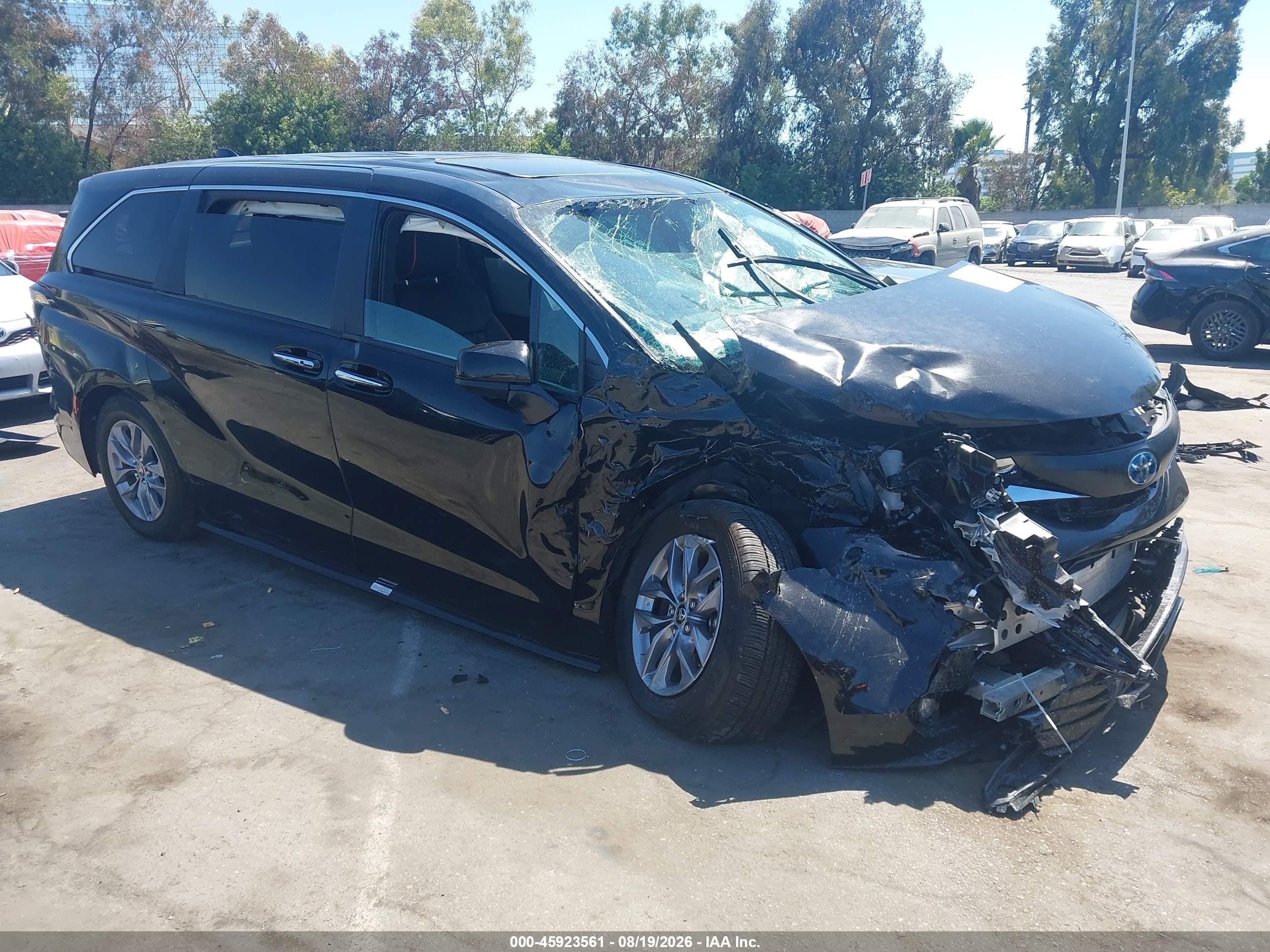 2025 Toyota Sienna VIN 5TDYRKEC8SS243112 — IAAI salvage auction photo