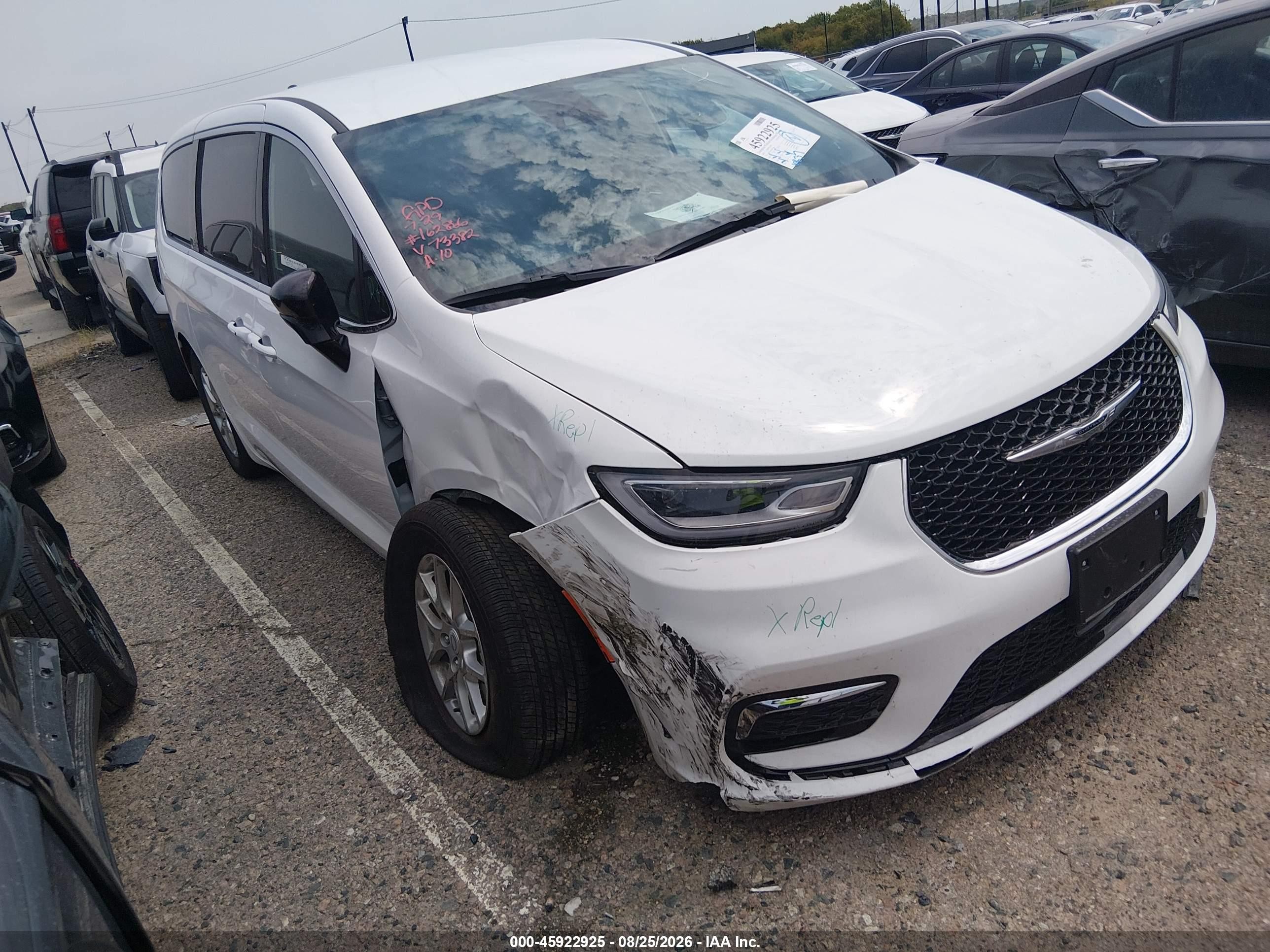 2026 Chrysler Pacifica VIN 2C4RC1BG9TR273382 — IAAI salvage auction photo