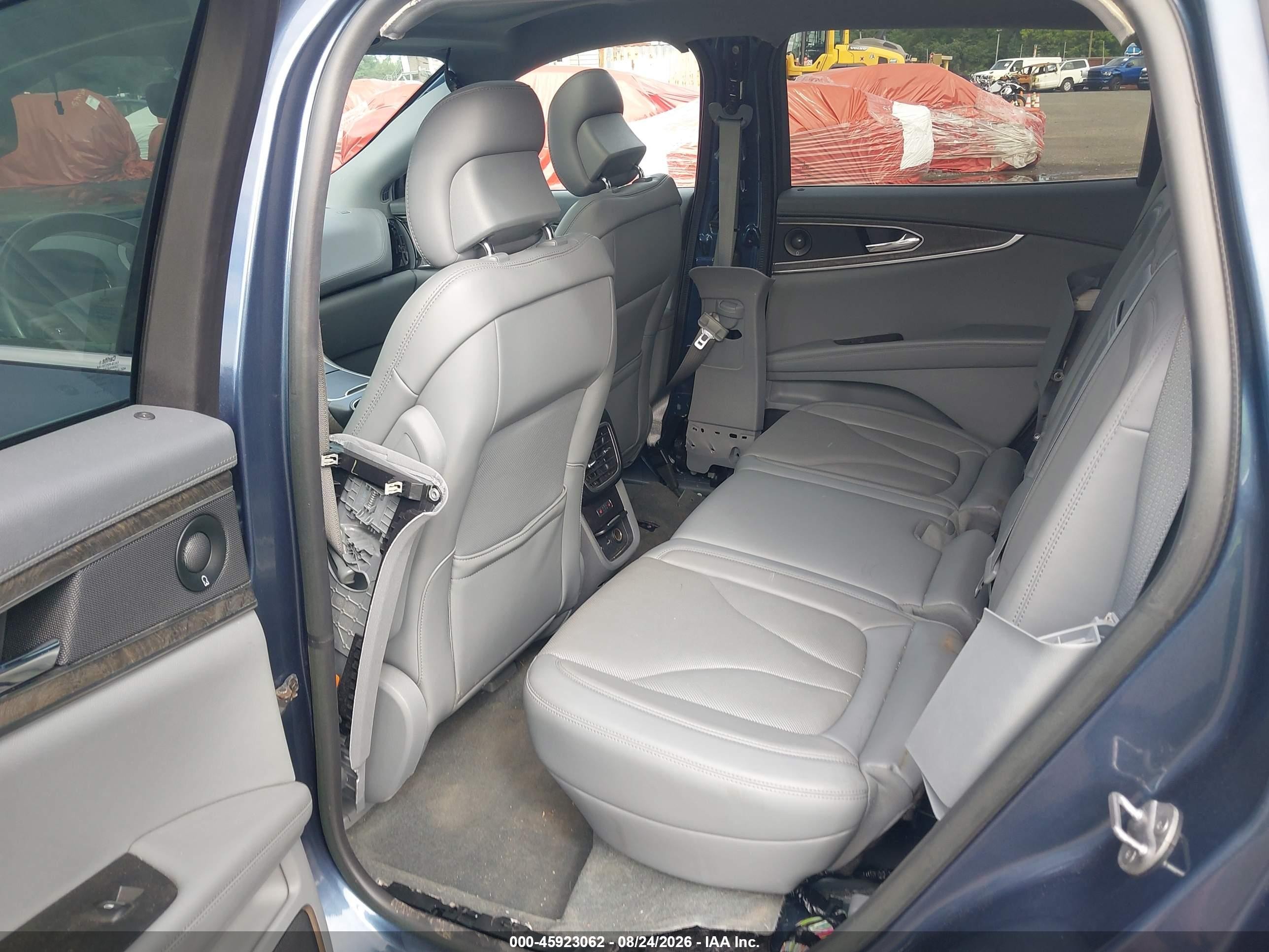 2019 Lincoln Nautilus VIN 2LMPJ8LPXKBL17868 IAAI salvage auction — Water/Flood, Salvage (Idaho), sold $6,600 on 2026-09-12 (photo 6)