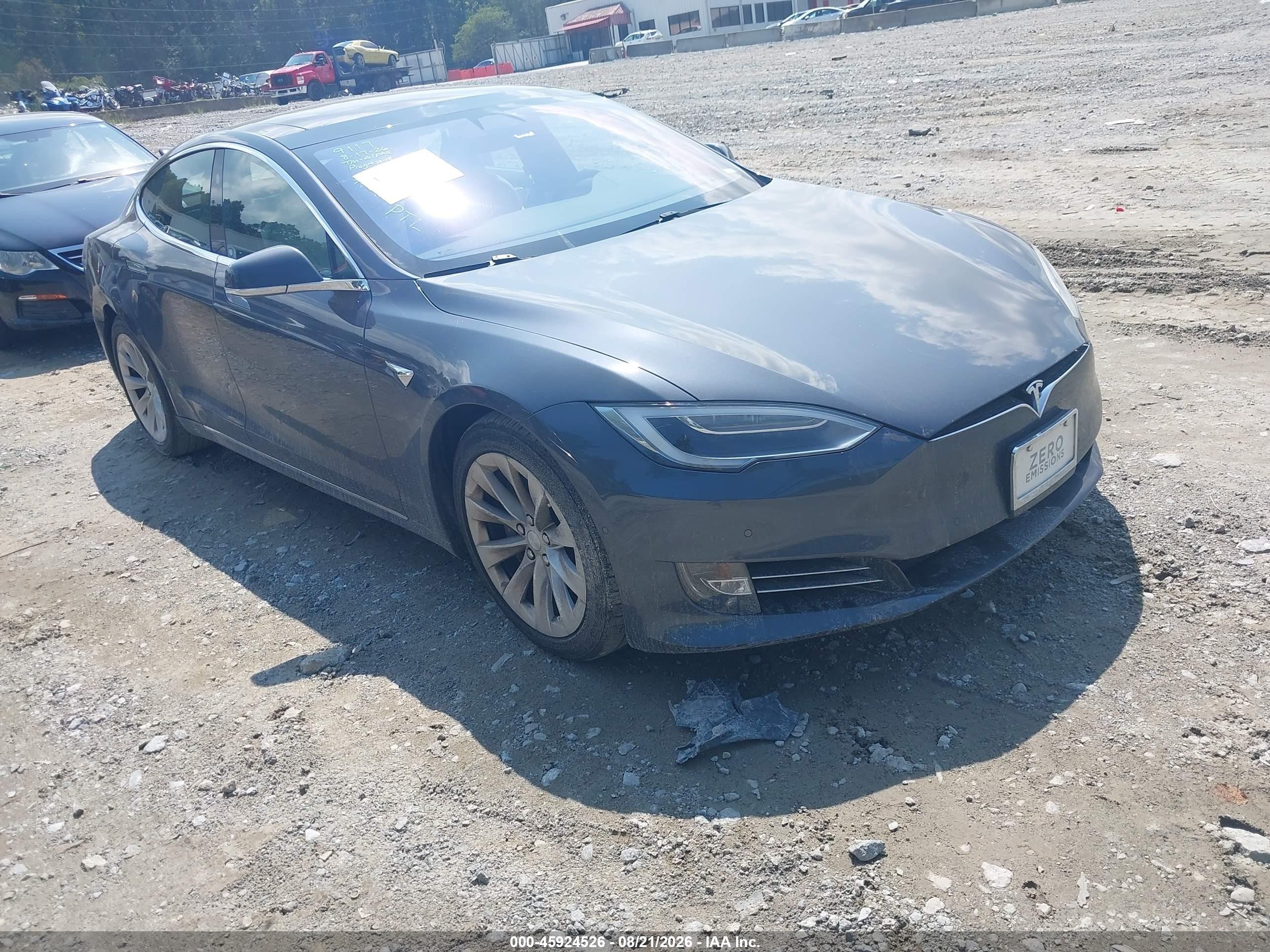 2017 Tesla Model S VIN 5YJSA1E2XHF215386 — IAAI salvage auction photo