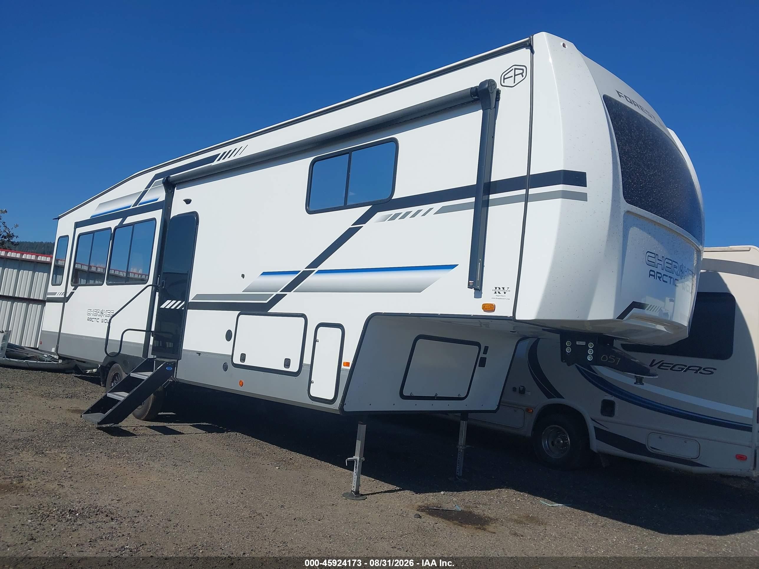 2025 Forest River Cherokee VIN 5ZT3CKYB0S0718719 — IAAI salvage auction photo