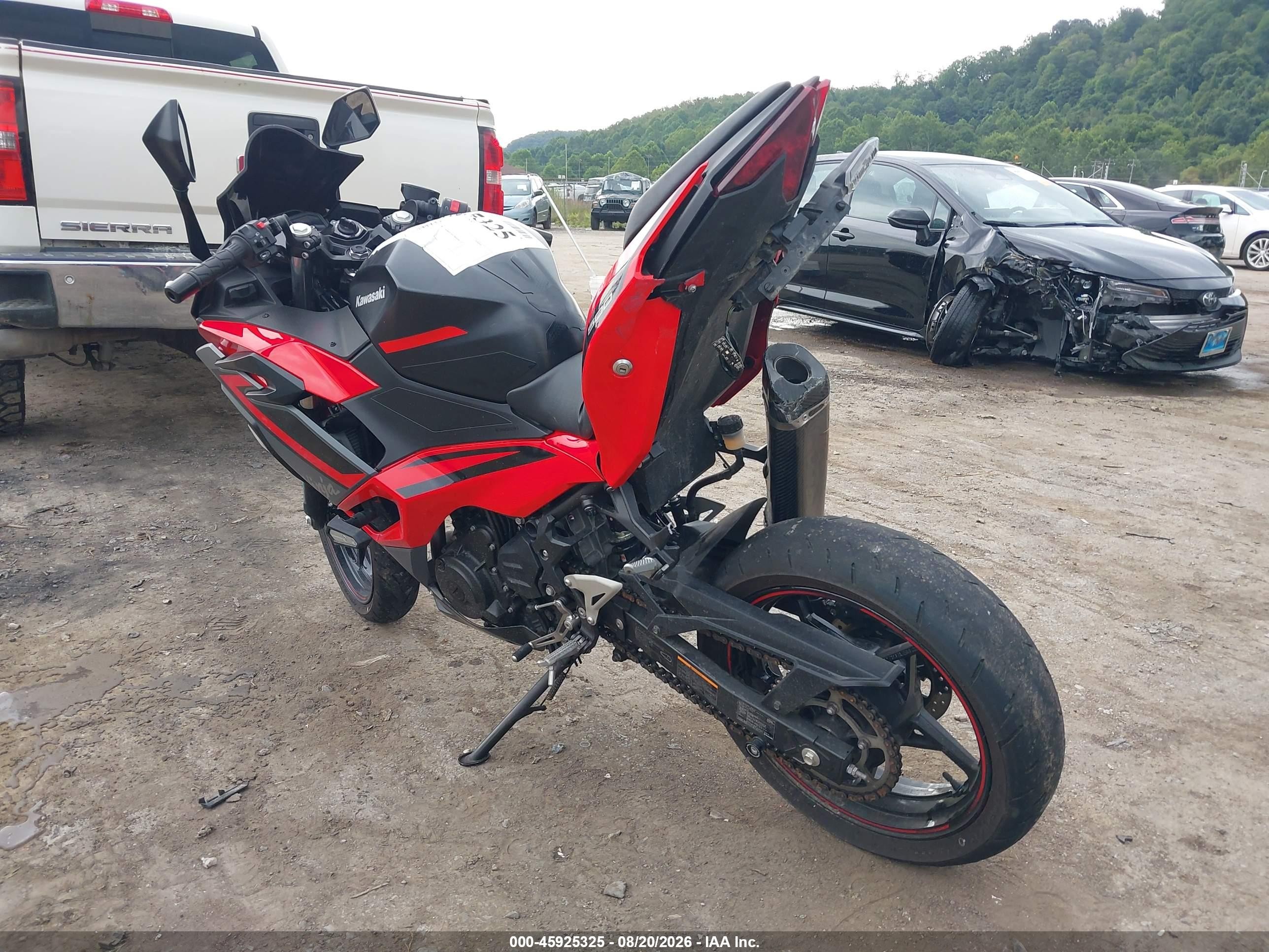 2024 Kawasaki EX500 VIN ML5EXGJ12RDA25065 IAAI salvage auction — Rear End, Salvage (West Virginia), sold $1,350 on 2026-10-11 (photo 3)