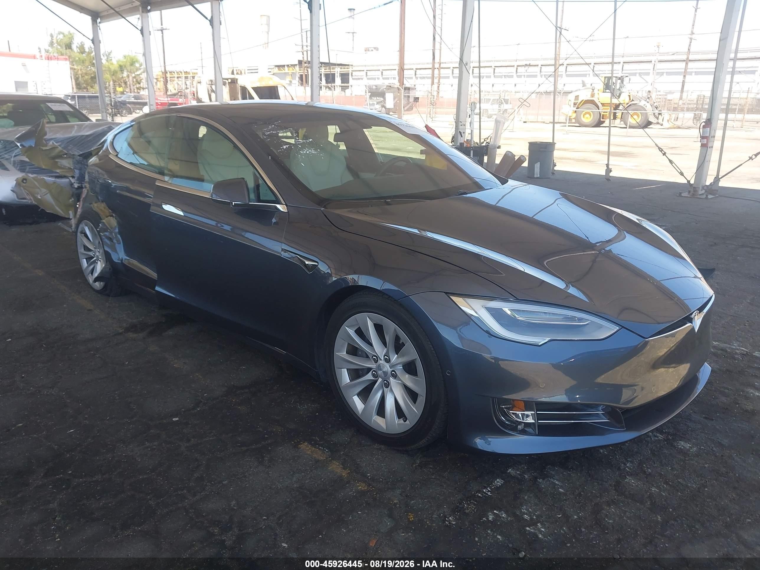 2020 Tesla Model S VIN 5YJSA1E25LF366404 — IAAI salvage auction photo