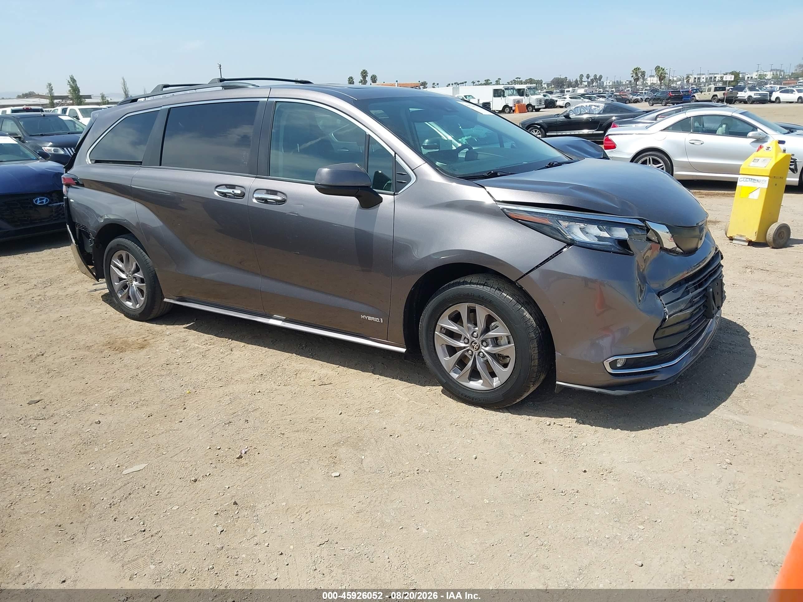 2021 Toyota Sienna VIN 5TDYRKEC2MS013746 IAAI salvage auction — Front End, Salvage (California), sold $12,300 on 2026-09-13 (photo 1)