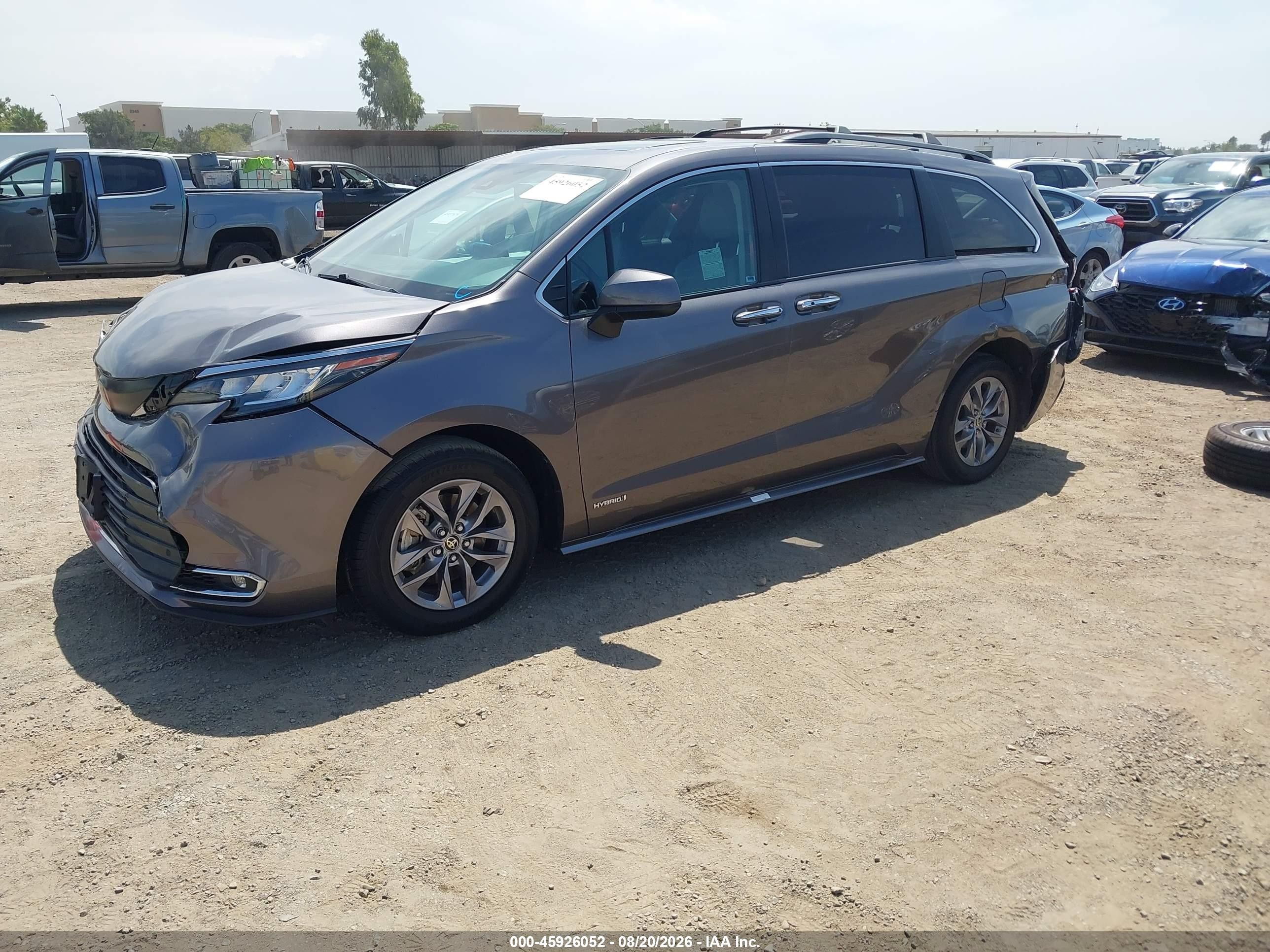 2021 Toyota Sienna VIN 5TDYRKEC2MS013746 IAAI salvage auction — Front End, Salvage (California), sold $12,300 on 2026-09-13 (photo 2)