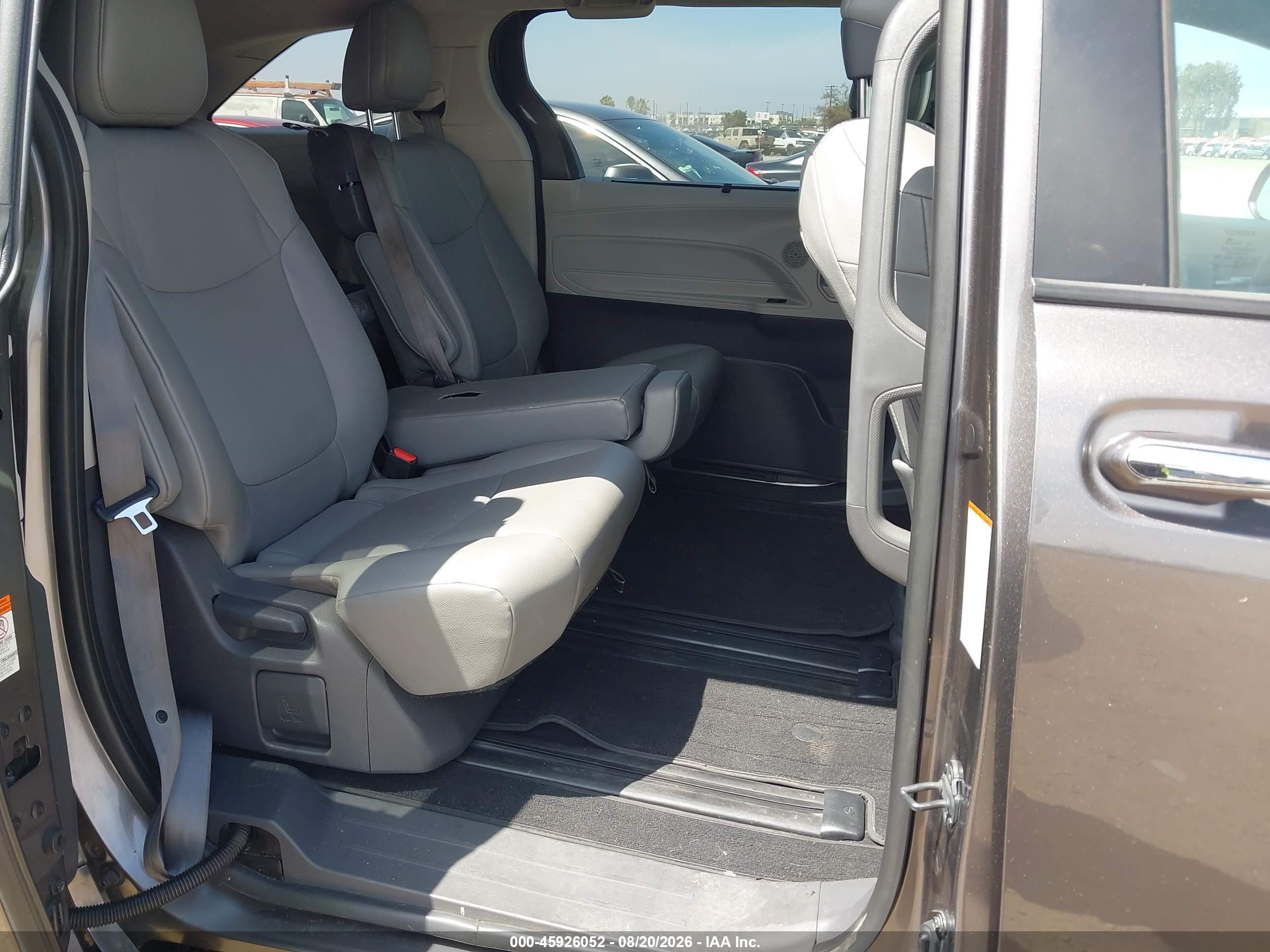 2021 Toyota Sienna VIN 5TDYRKEC2MS013746 IAAI salvage auction — Front End, Salvage (California), sold $12,300 on 2026-09-13 (photo 8)