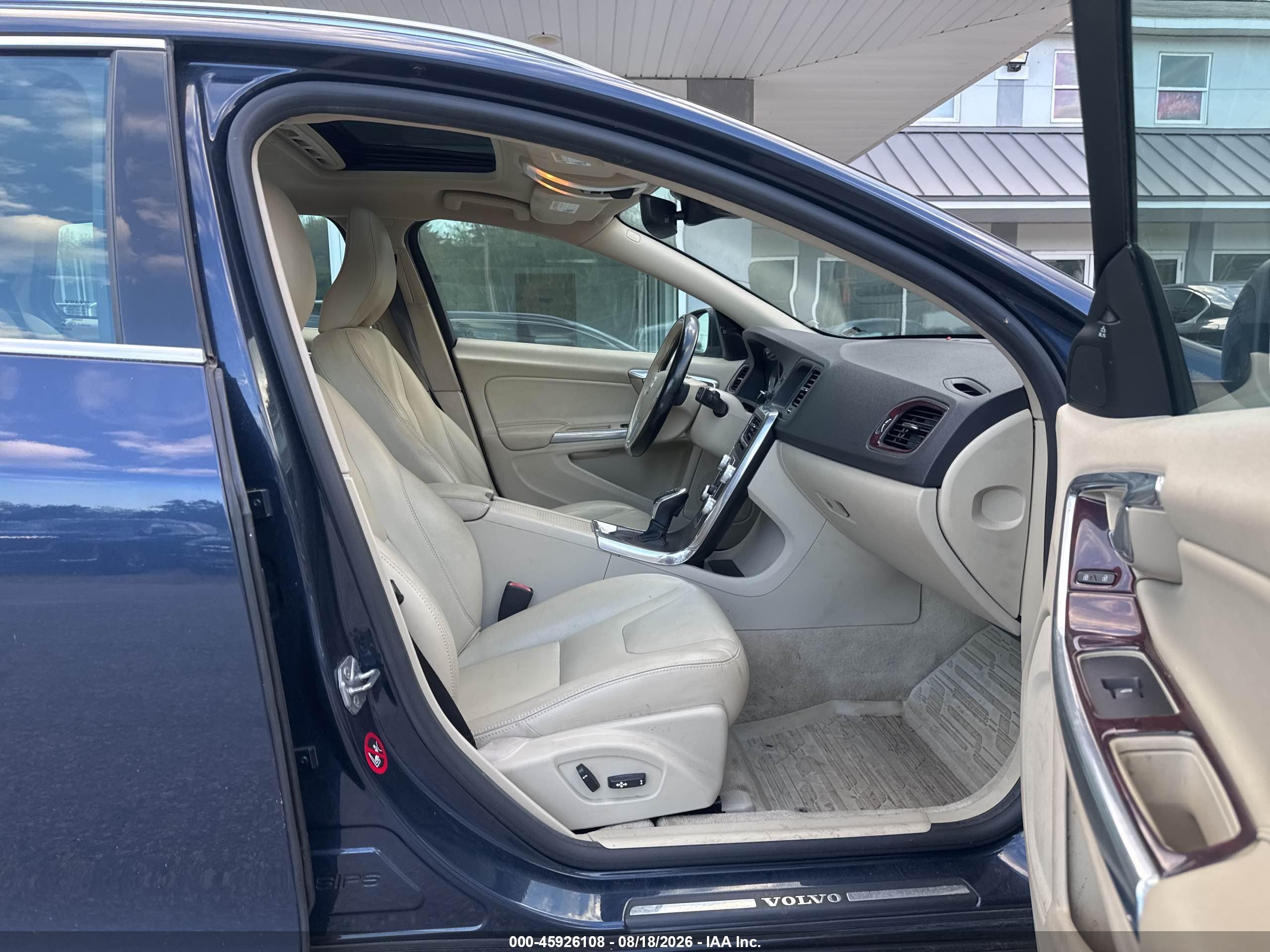 2015 Volvo V60 VIN YV140MEK6F1254733 IAAI salvage auction — Normal Wear, Clear (Rhode Island), sold $1,350 on 2026-09-09 (photo 5)