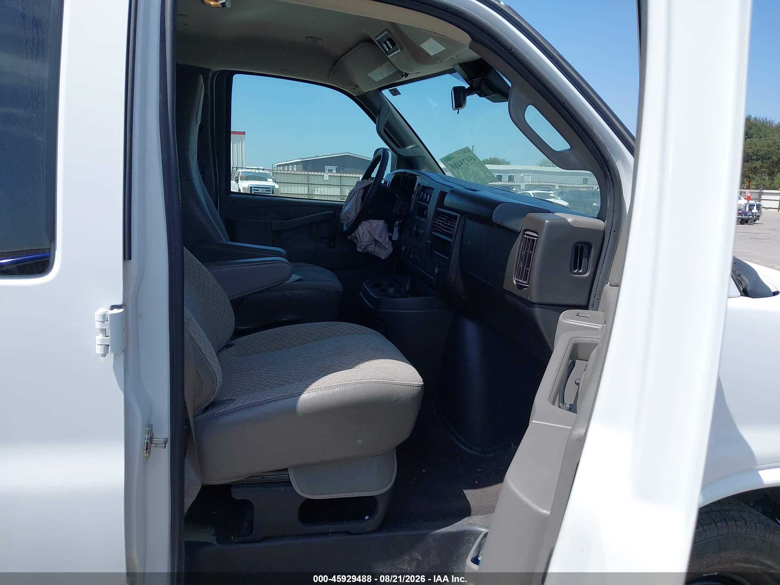 2025 Chevrolet Express VIN 1GAZGPF70S1150342 IAAI salvage auction — Front End, Enterprise Vehicles Clear Only (Texas), sold $16,300 on 2026-08-26 (photo 5)
