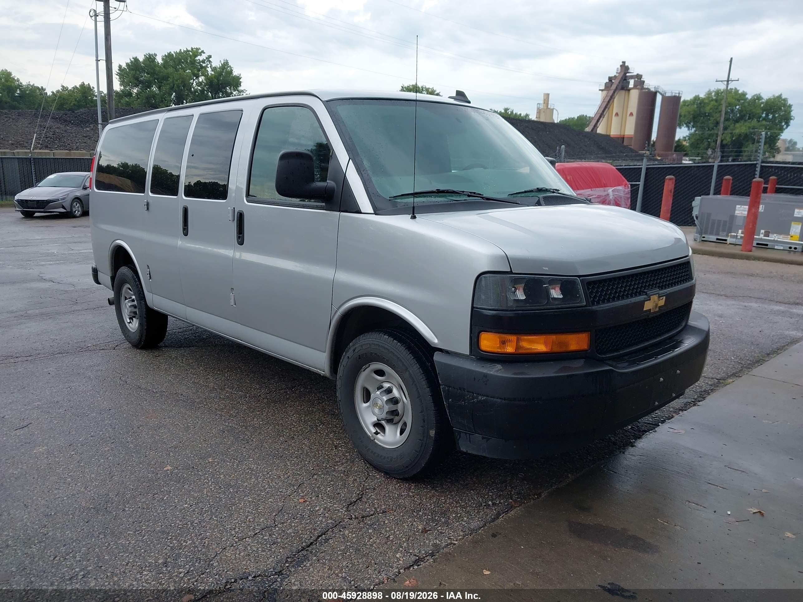 2024 Chevrolet Express 2500 VIN 1GAWGEFP7R1158116 — IAAI salvage auction photo
