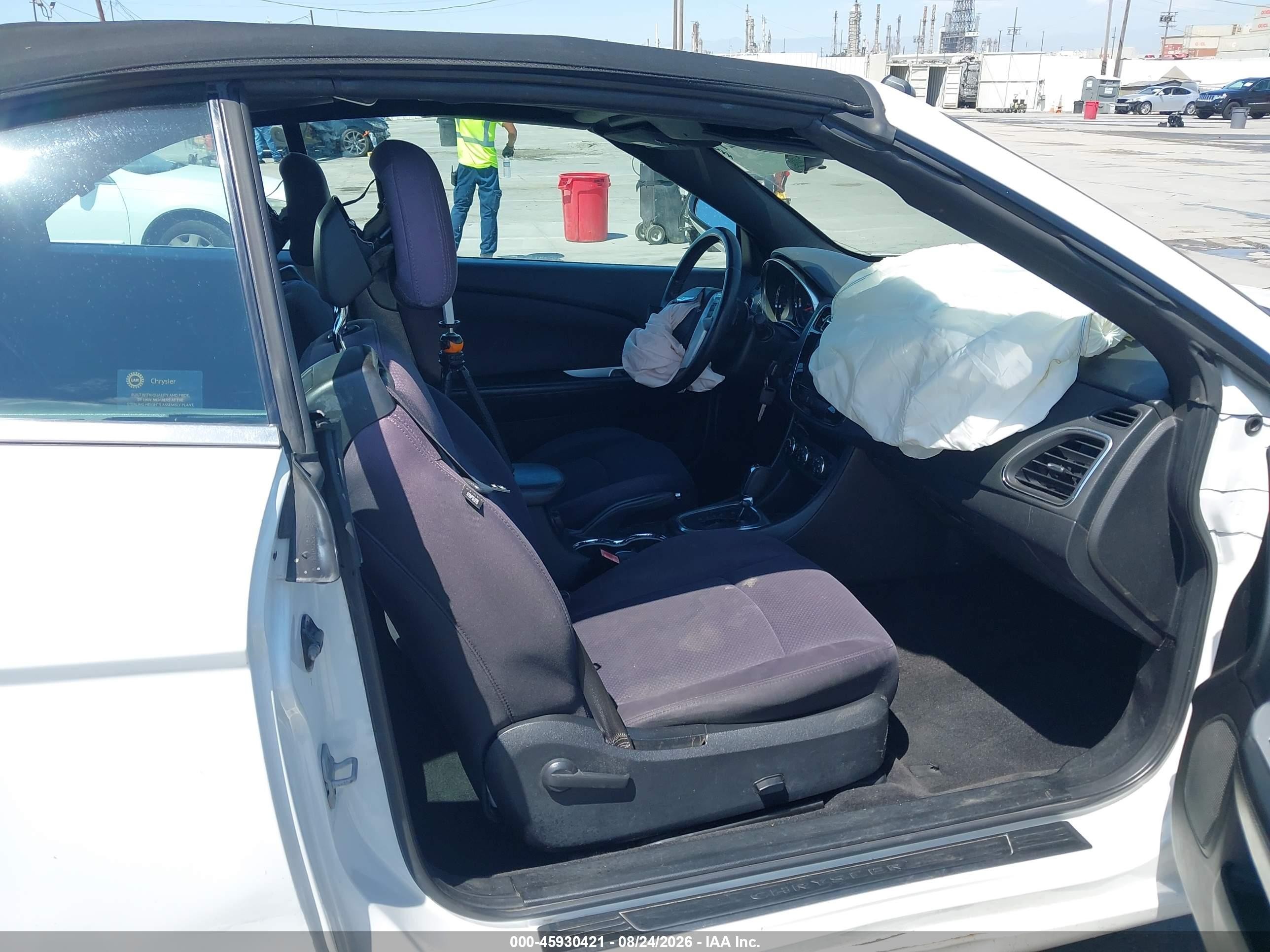 2013 Chrysler 200 VIN 1C3BCBEB0DN592325 IAAI salvage auction — Front End, Wait Title, sold $600 on 2026-09-21 (photo 5)