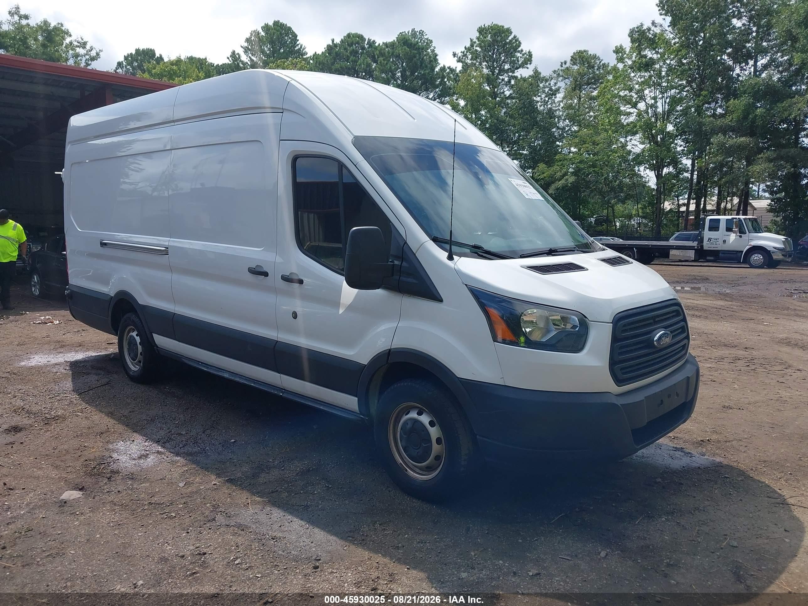 2019 Ford Transit-250 VIN 1FTYR3XM8KKA81663 — IAAI salvage auction photo
