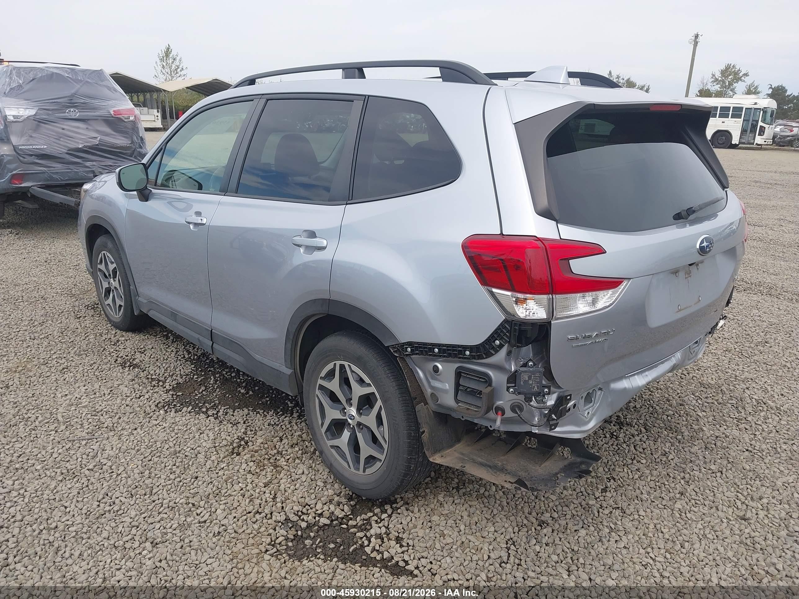 2021 Subaru Forester VIN JF2SKAJC6MH485335 IAAI salvage auction — Rear End, Salvage (Oregon), sold $9,900 on 2026-10-03 (photo 3)