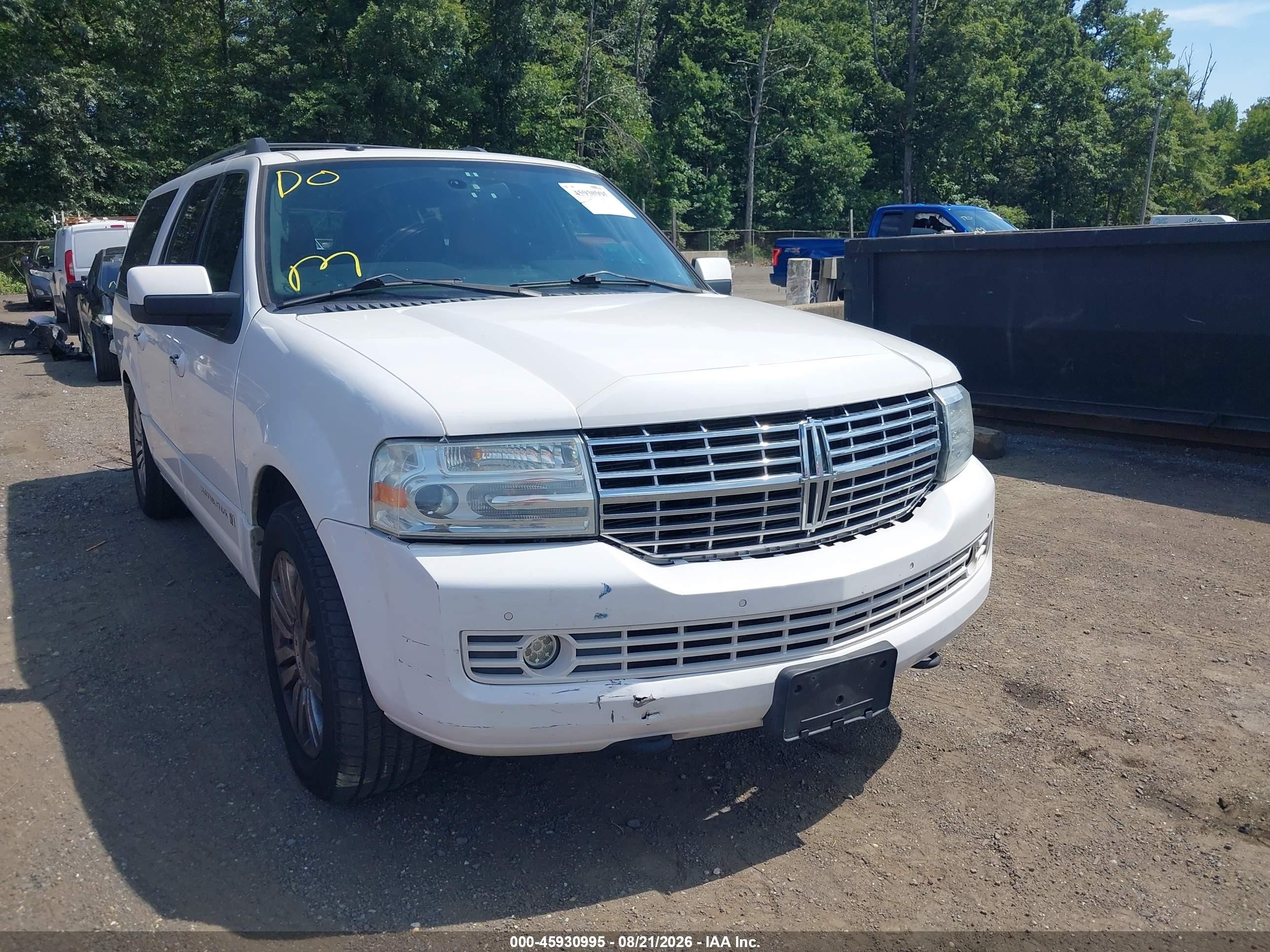2011 Lincoln Navigator VIN 5LMJJ3H50BEJ08233 IAAI salvage auction — Side, Salvage - Greater Than 75% (Maryland), sold $900 on 2026-09-11 (photo 1)