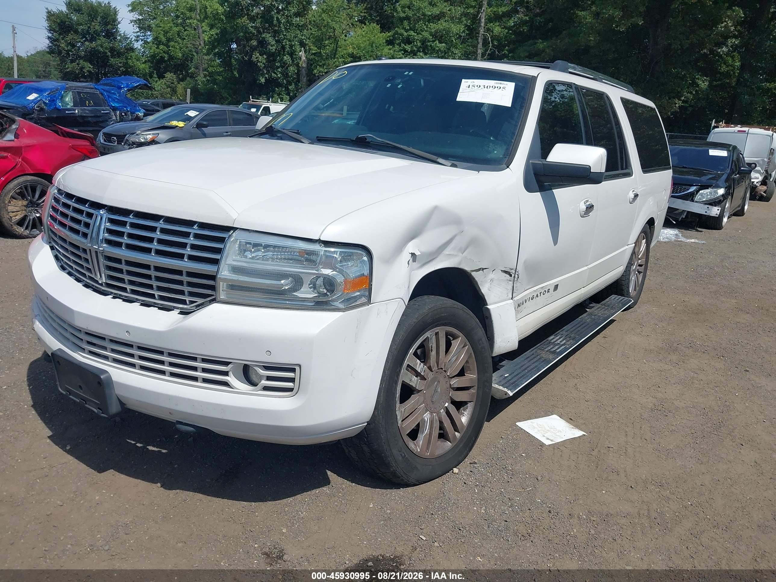 2011 Lincoln Navigator VIN 5LMJJ3H50BEJ08233 IAAI salvage auction — Side, Salvage - Greater Than 75% (Maryland), sold $900 on 2026-09-11 (photo 2)