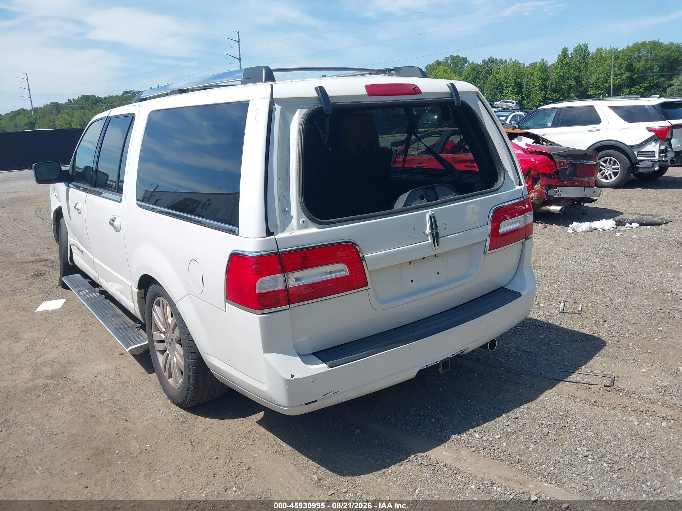2011 Lincoln Navigator VIN 5LMJJ3H50BEJ08233 IAAI salvage auction — Side, Salvage - Greater Than 75% (Maryland), sold $900 on 2026-09-11 (photo 3)