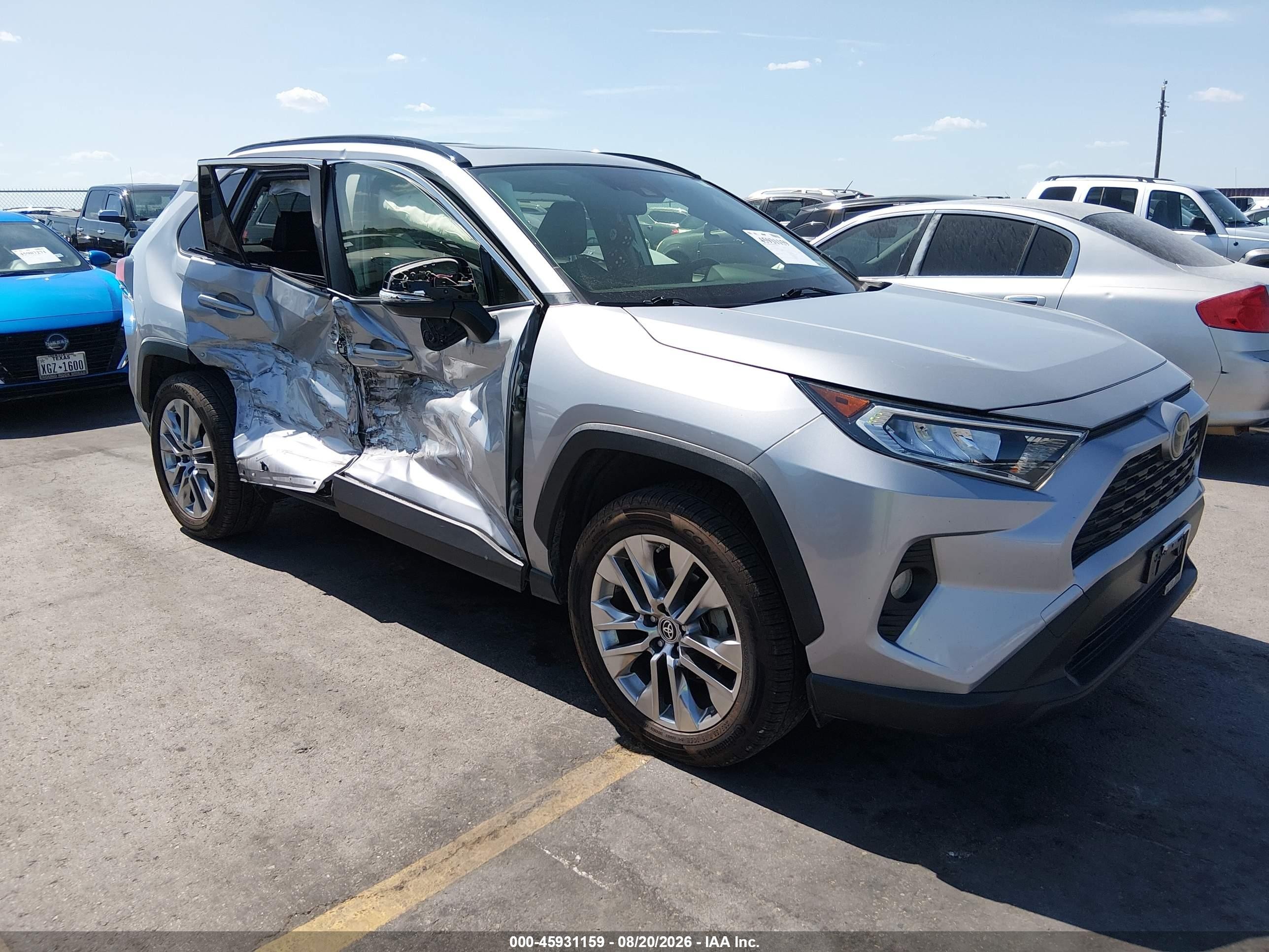 2019 Toyota RAV4 VIN JTMA1RFV3KD521962 — IAAI salvage auction photo