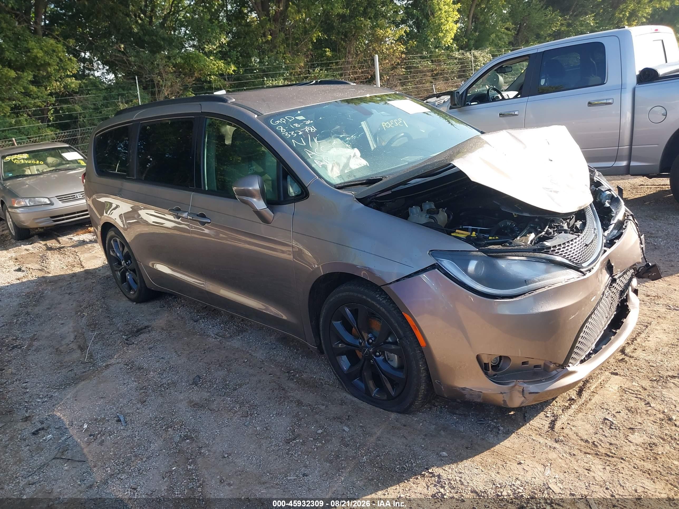 2018 Chrysler Pacifica VIN 2C4RC1EG0JR332781 IAAI salvage auction — Front End, Salvage (Indiana), sold $2,700 on 2026-09-25 (photo 1)