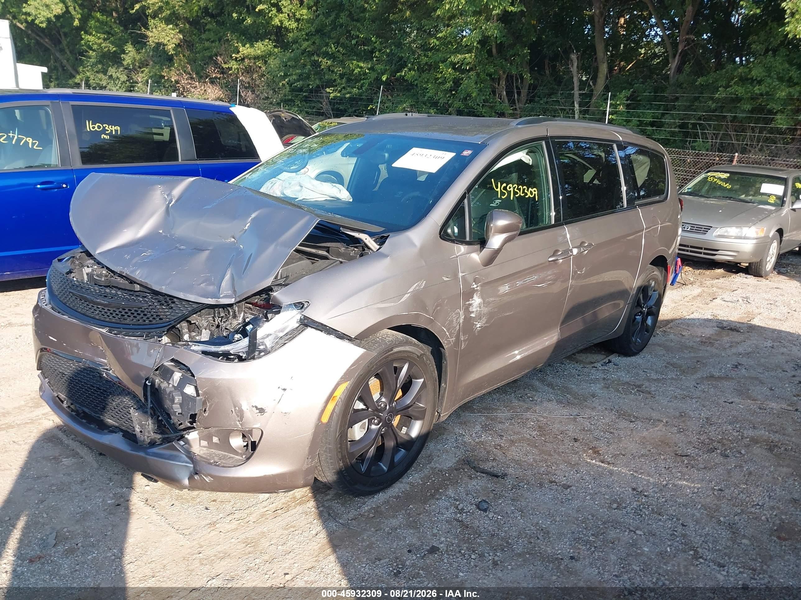 2018 Chrysler Pacifica VIN 2C4RC1EG0JR332781 IAAI salvage auction — Front End, Salvage (Indiana), sold $2,700 on 2026-09-25 (photo 2)