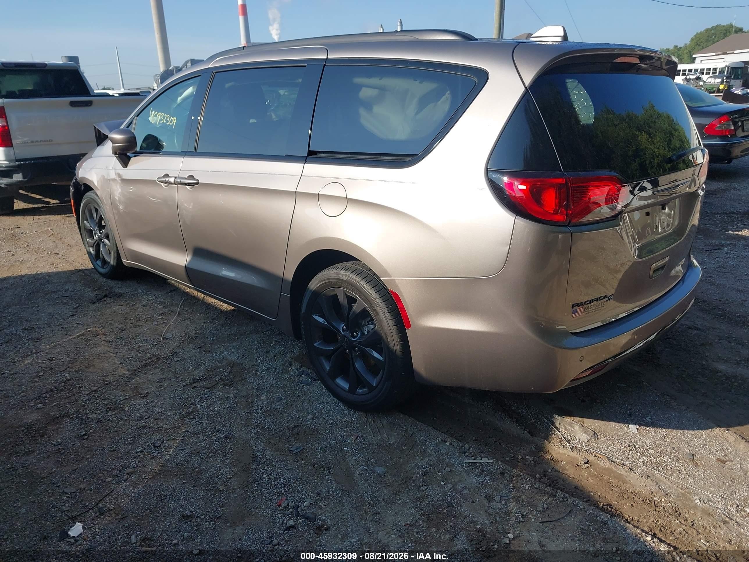 2018 Chrysler Pacifica VIN 2C4RC1EG0JR332781 IAAI salvage auction — Front End, Salvage (Indiana), sold $2,700 on 2026-09-25 (photo 3)