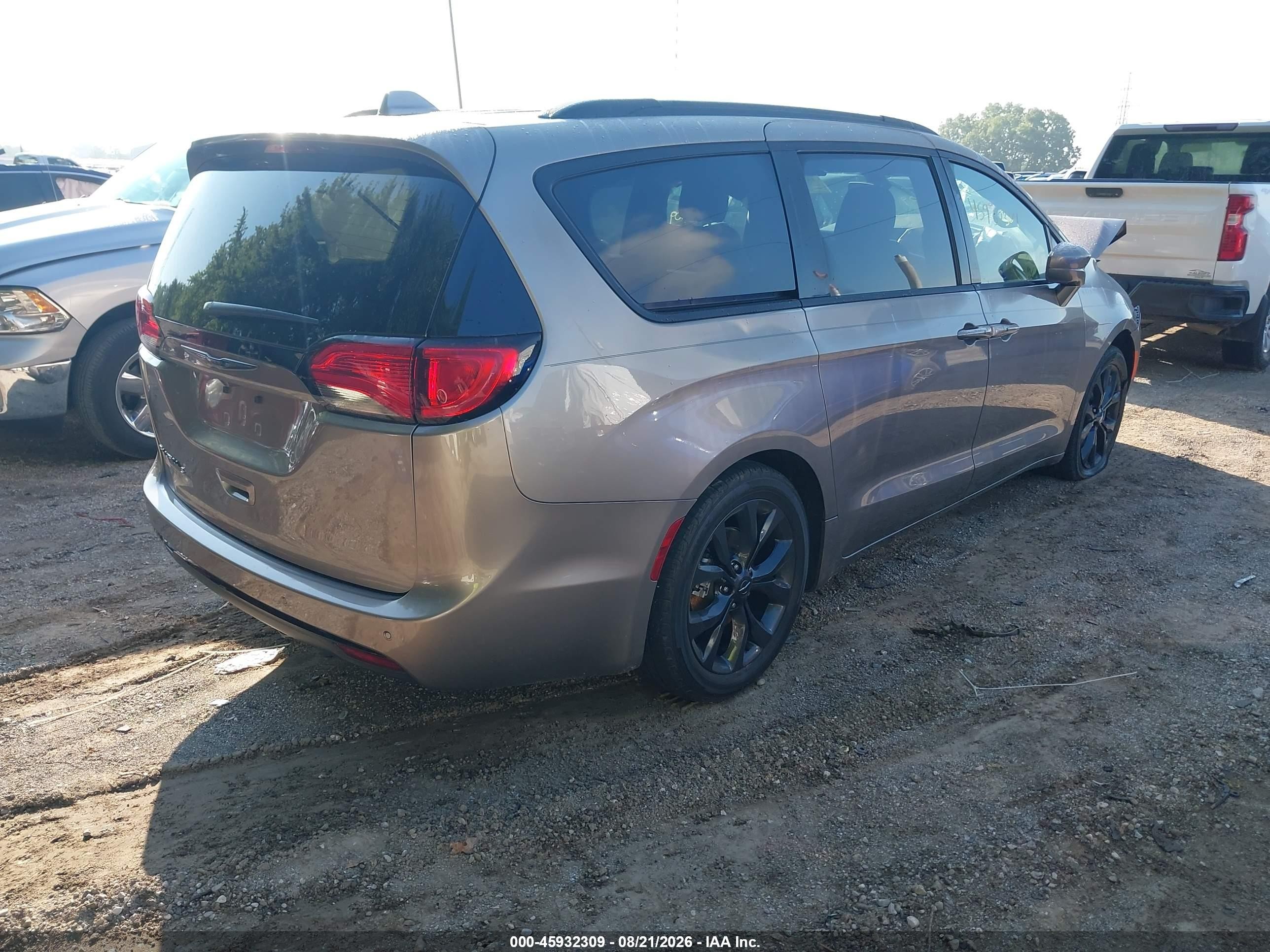 2018 Chrysler Pacifica VIN 2C4RC1EG0JR332781 IAAI salvage auction — Front End, Salvage (Indiana), sold $2,700 on 2026-09-25 (photo 4)