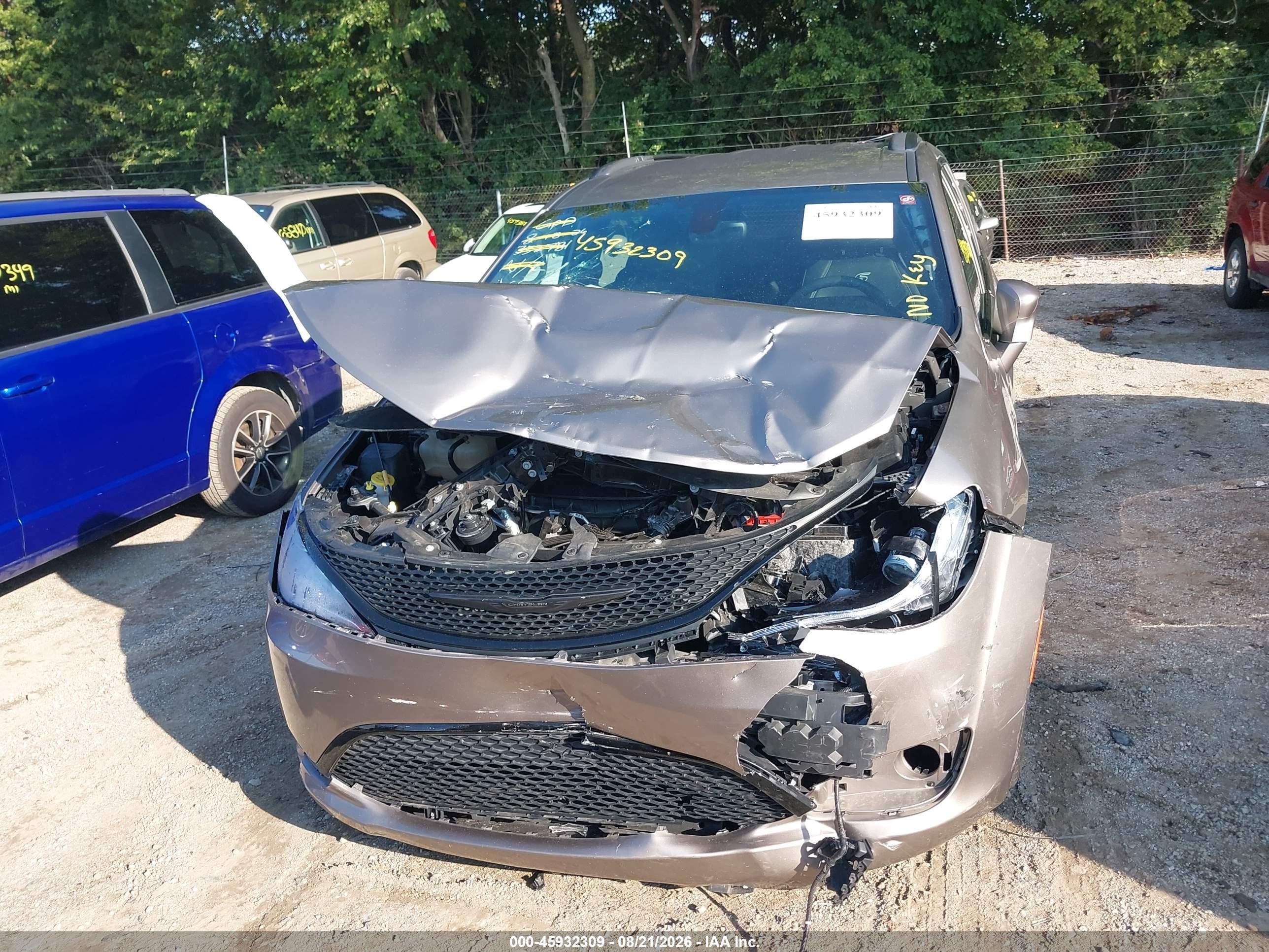 2018 Chrysler Pacifica VIN 2C4RC1EG0JR332781 IAAI salvage auction — Front End, Salvage (Indiana), sold $2,700 on 2026-09-25 (photo 6)