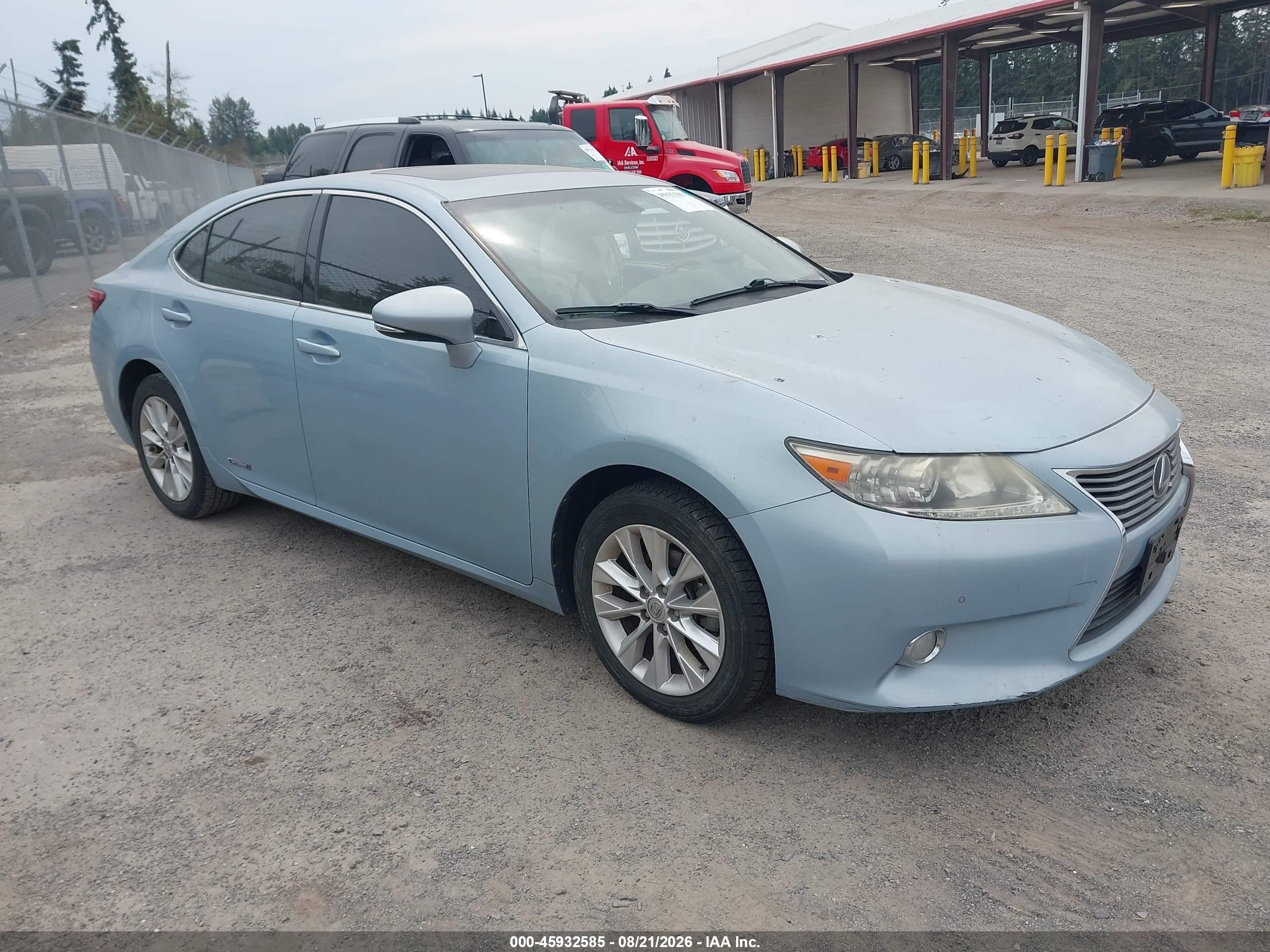 2013 Lexus ES 300h VIN JTHBW1GG2D2022381 — IAAI salvage auction photo