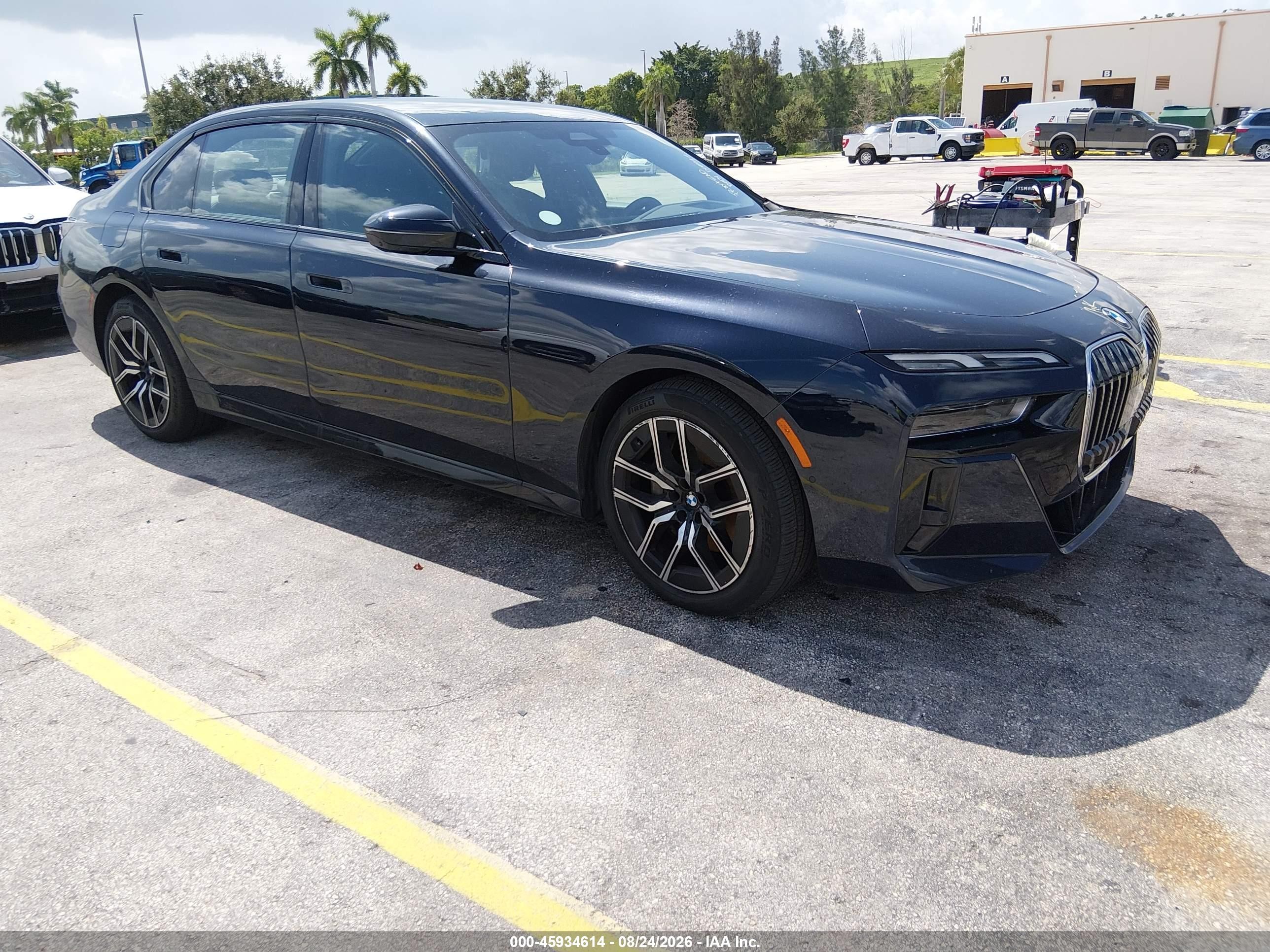2026 BMW 7 Series VIN WBA33EH05TCW36306 — IAAI salvage auction photo