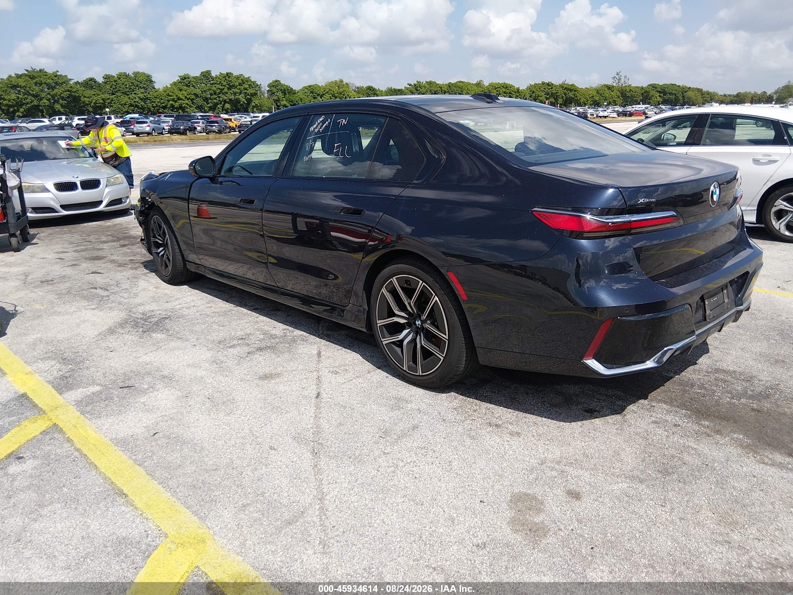 2026 BMW 7 Series VIN WBA33EH05TCW36306 IAAI salvage auction — Unknown, Clear (Florida), sold $55,500 on 2026-09-04 (photo 3)