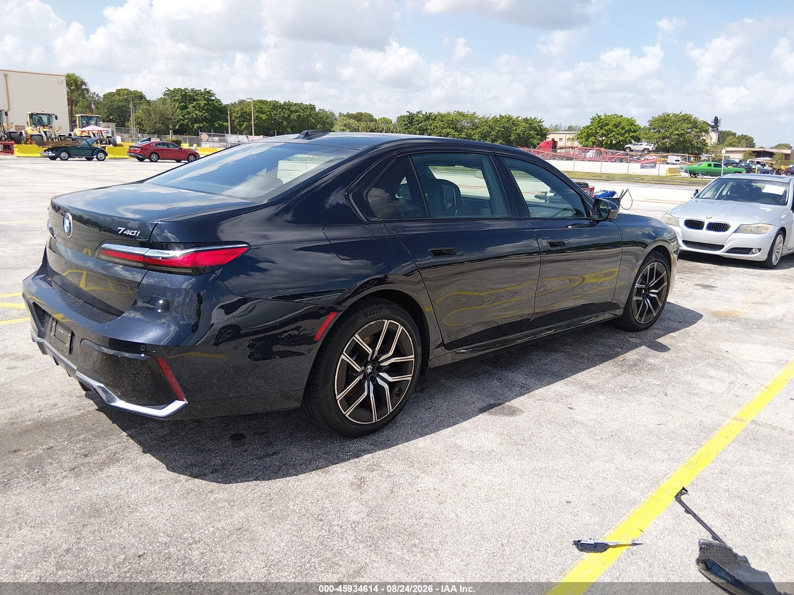 2026 BMW 7 Series VIN WBA33EH05TCW36306 IAAI salvage auction — Unknown, Clear (Florida), sold $55,500 on 2026-09-04 (photo 4)