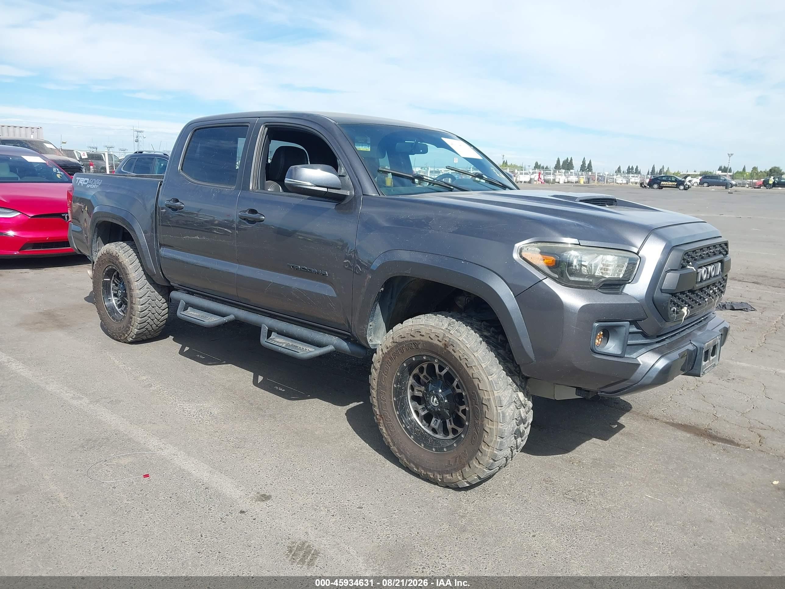 2017 Toyota Tacoma VIN 5TFCZ5AN2HX050377 — IAAI salvage auction photo
