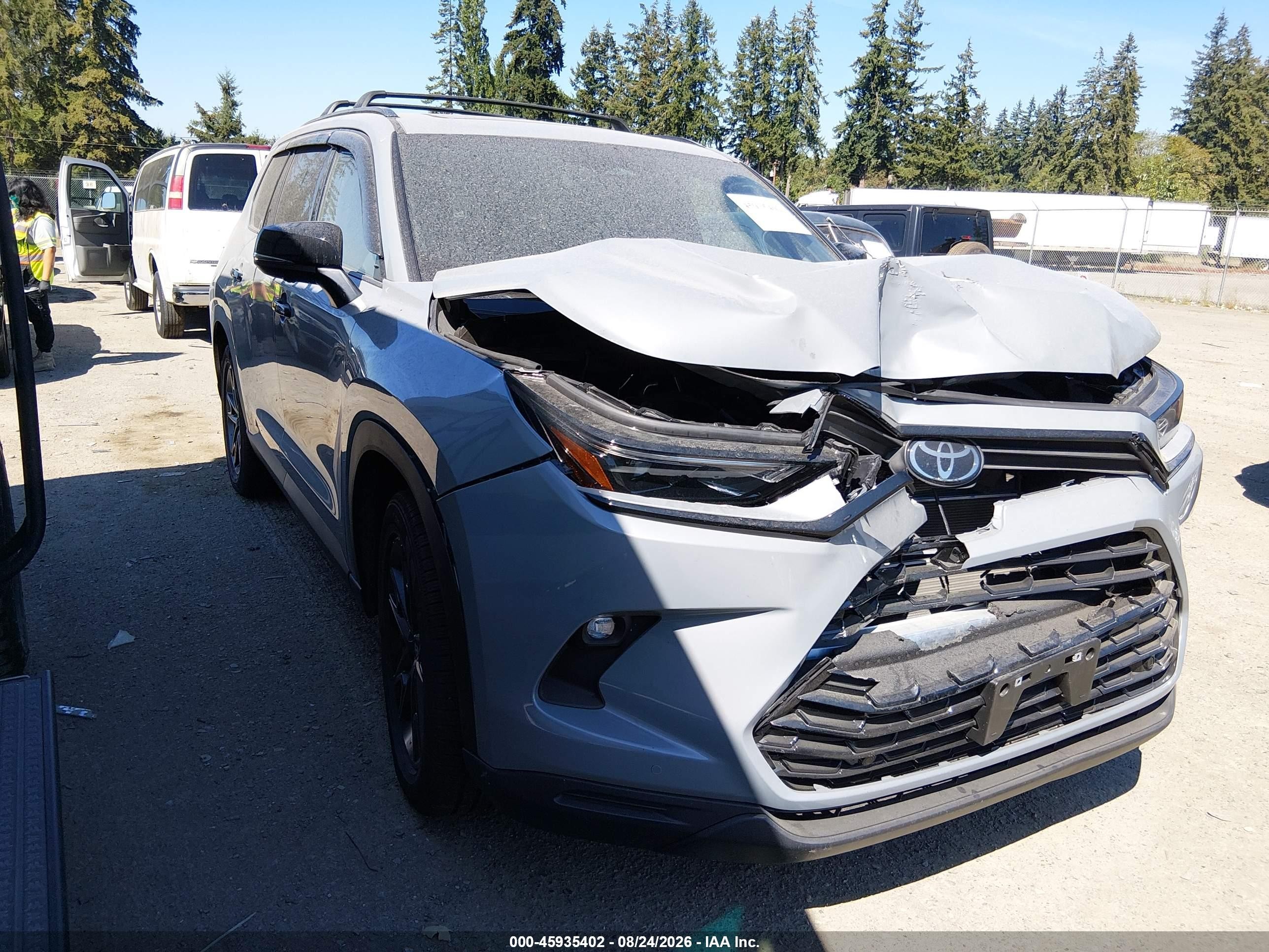 2025 Toyota Highlander VIN 5TDACAB51SS036080 — IAAI salvage auction photo