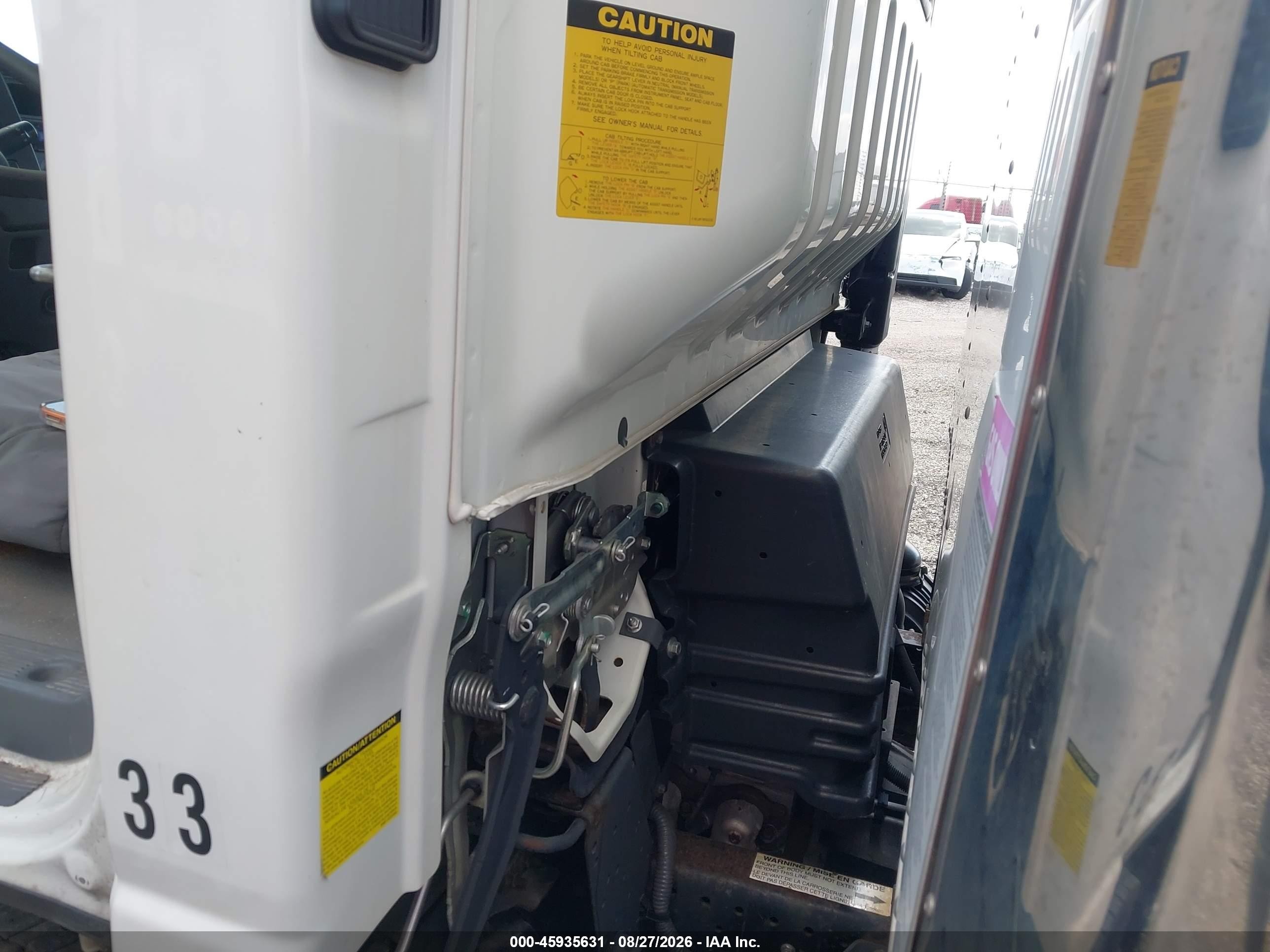 2016 Isuzu VIN 54DC4W1B0GS802921 IAAI salvage auction — Unknown, Clear (Illinois), sold $21,000 on 2026-09-18 (photo 9)