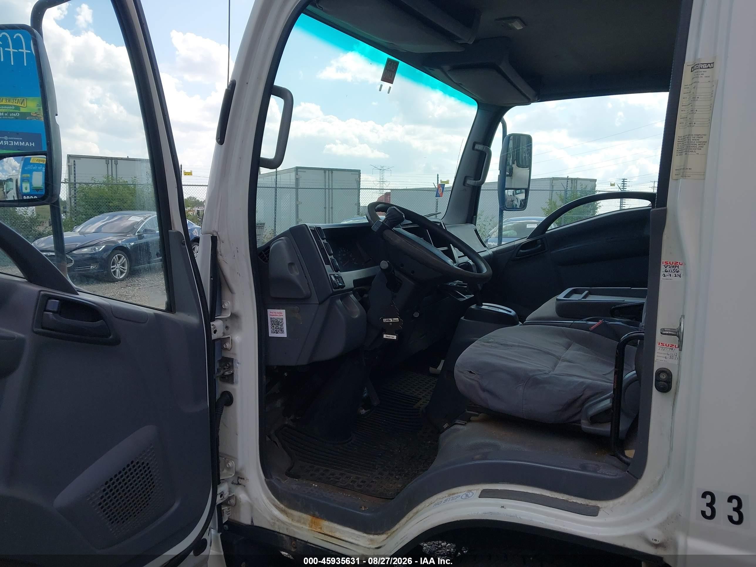 2016 Isuzu VIN 54DC4W1B0GS802921 IAAI salvage auction — Unknown, Clear (Illinois), sold $21,000 on 2026-09-18 (photo 7)