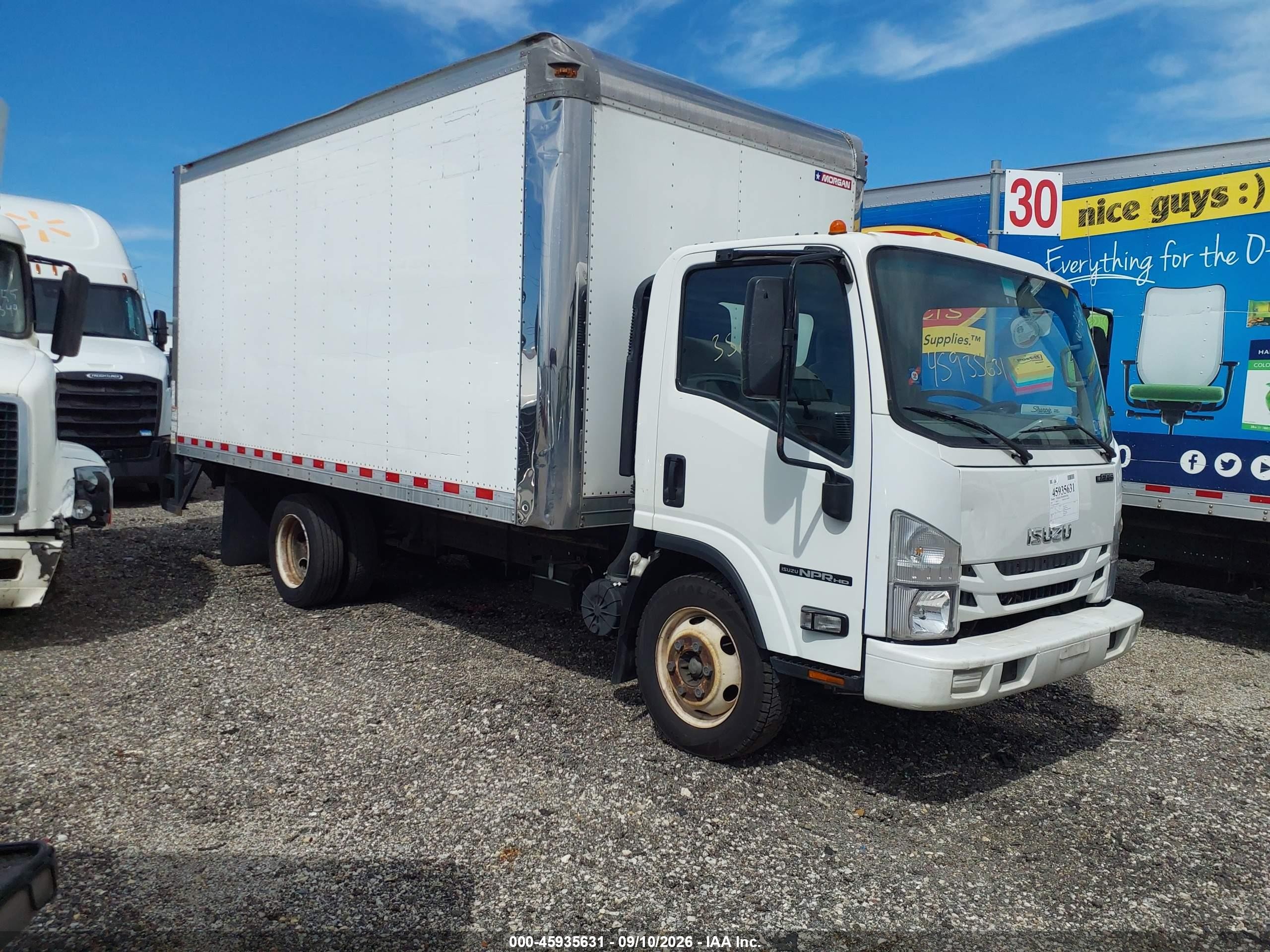 2016 Isuzu VIN 54DC4W1B0GS802921 IAAI salvage auction — Unknown, Clear (Illinois), sold $21,000 on 2026-09-18 (photo 1)
