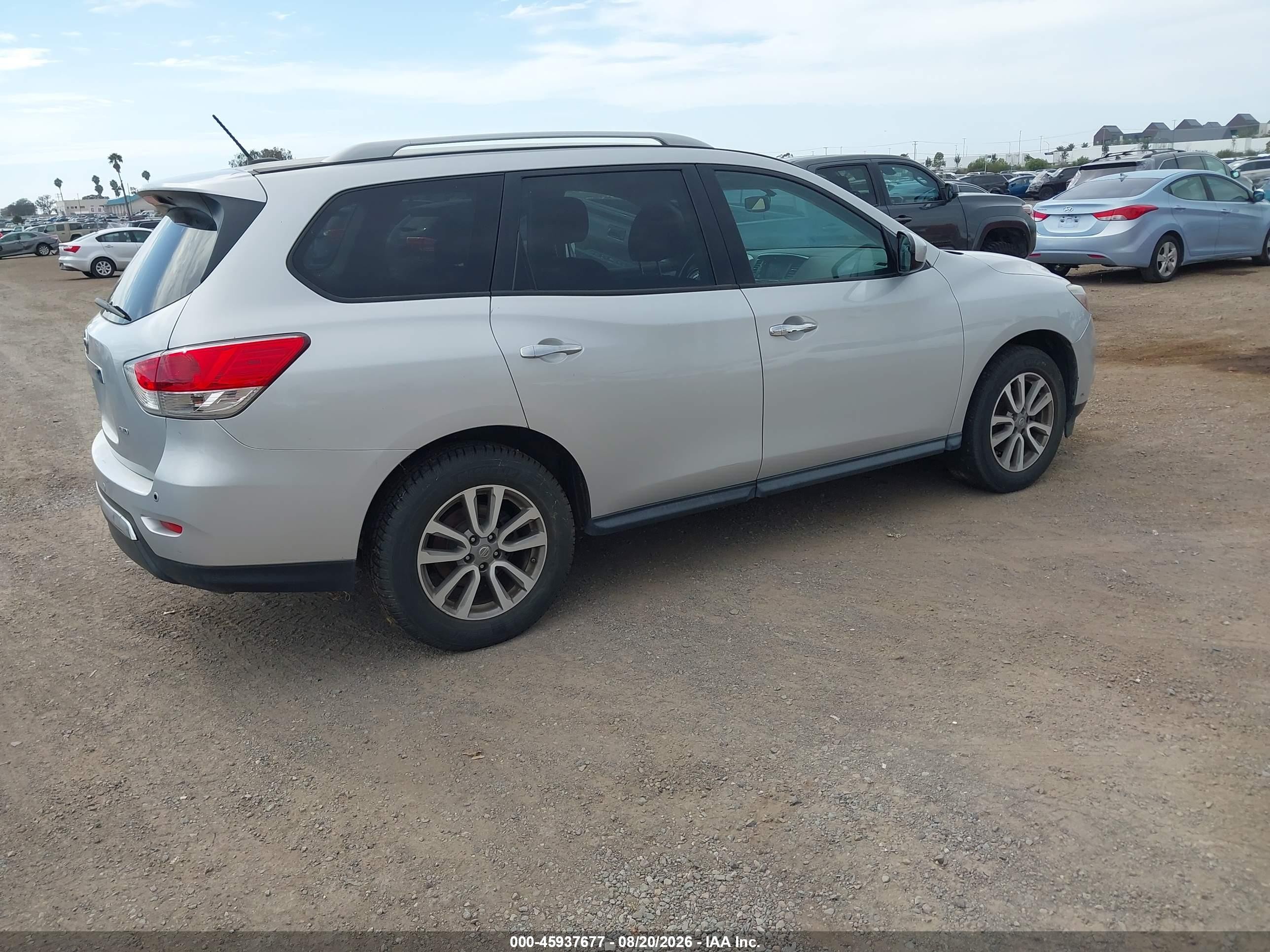 2015 Nissan Pathfinder VIN 5N1AR2MM8FC647591 IAAI salvage auction — Normal Wear, Clear - Dealer Only (California), sold $275 on 2026-08-31 (photo 4)
