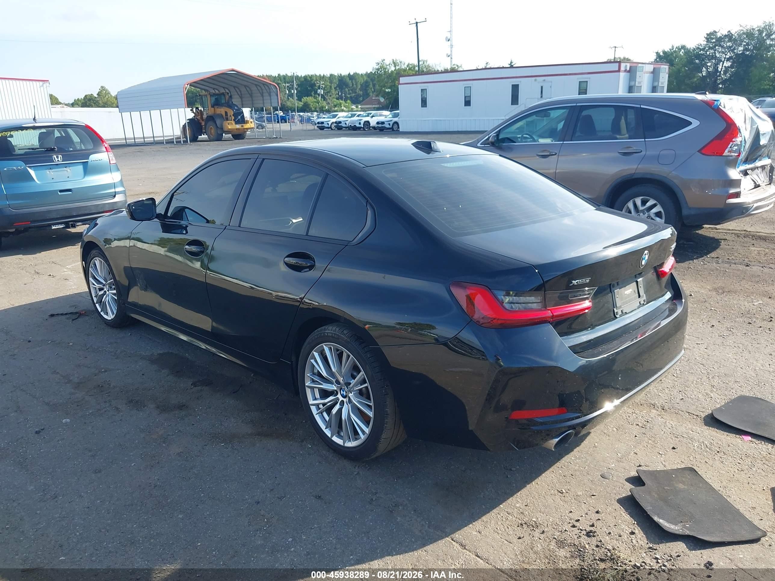 2023 BMW 3er VIN 3MW89FF05P8C82314 IAAI salvage auction — Side, Salvage (Virginia), sold $6,400 on 2026-09-11 (photo 3)