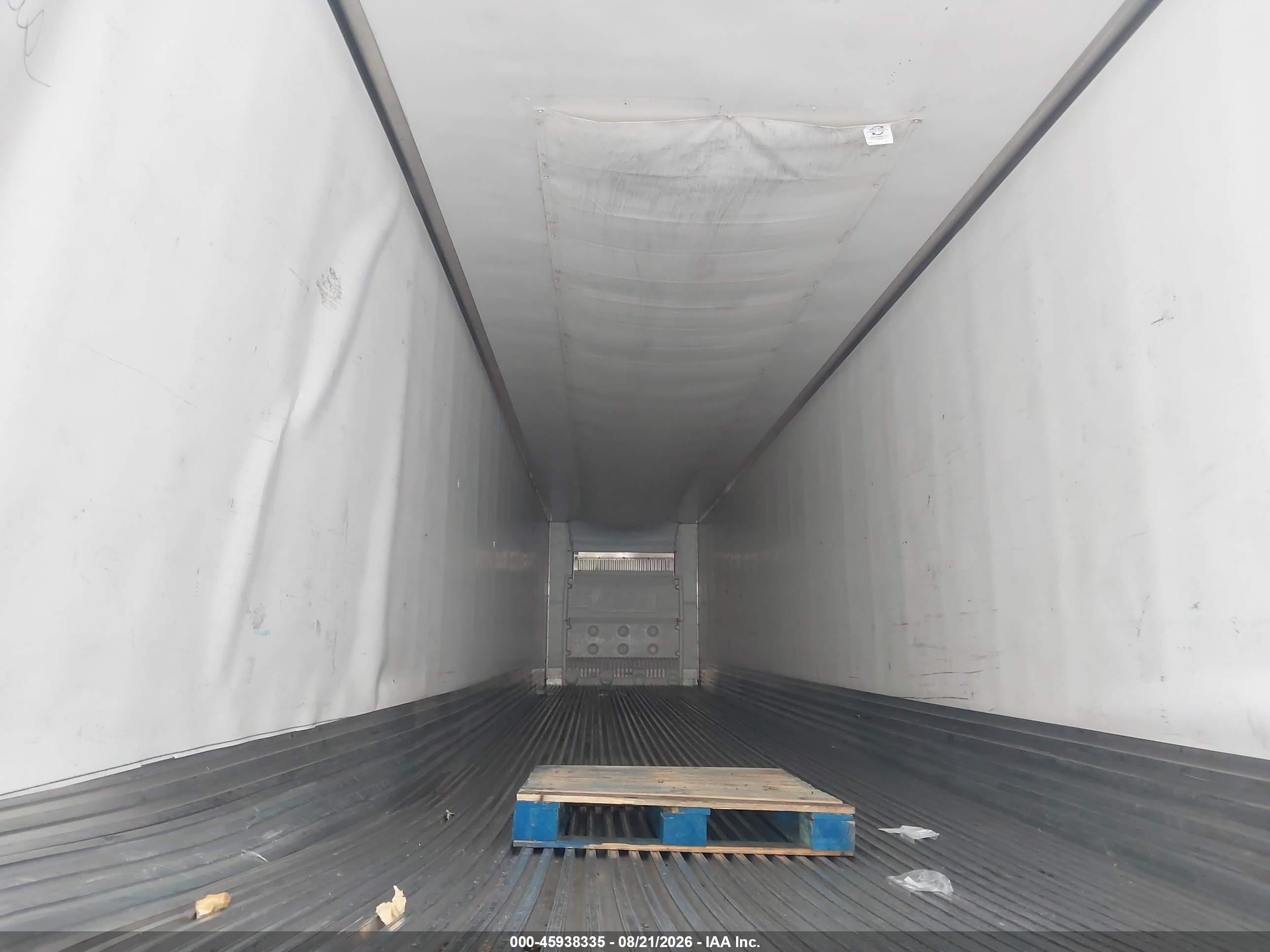 2020 Utility Trailer Mfg 53' Reefer Semi Trailer VIN 1UYVS2536L2799680 IAAI salvage auction — Rear End, Salvage (Illinois), sold $7,700 on 2026-10-07 (photo 5)